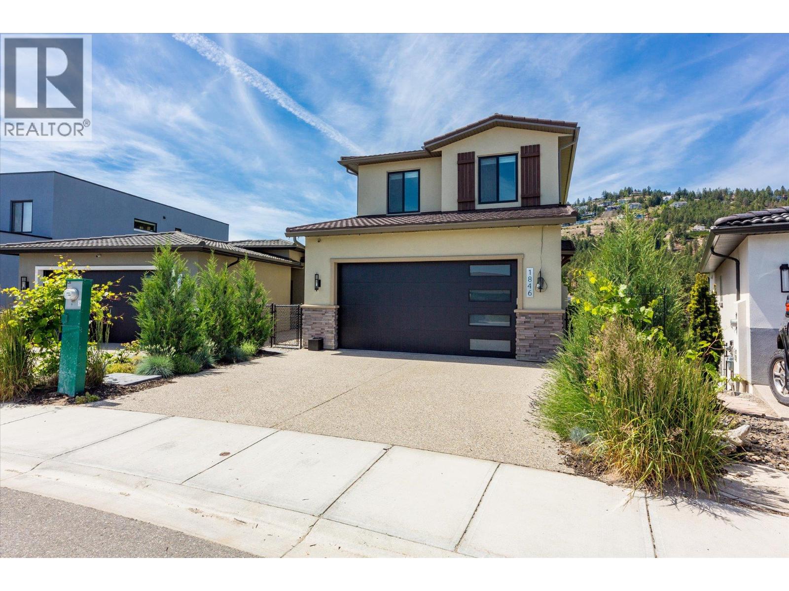1846 Viewpoint Crescent