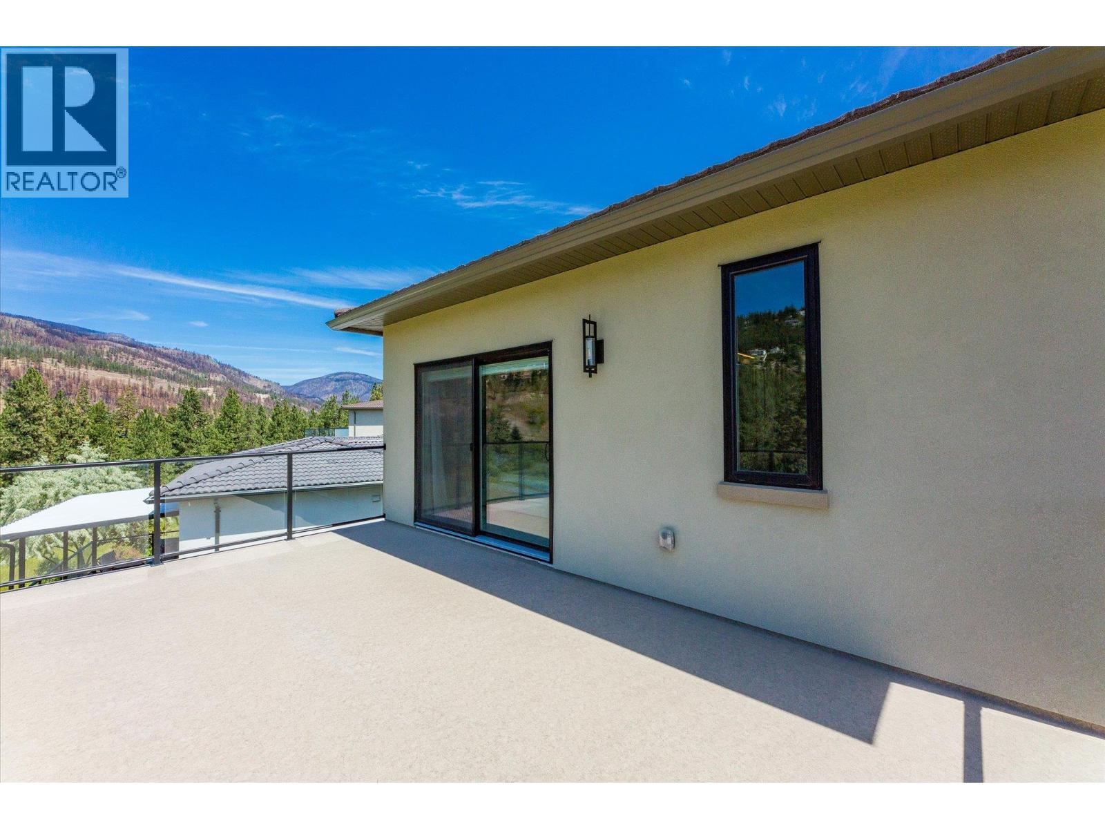 1846 Viewpoint Crescent