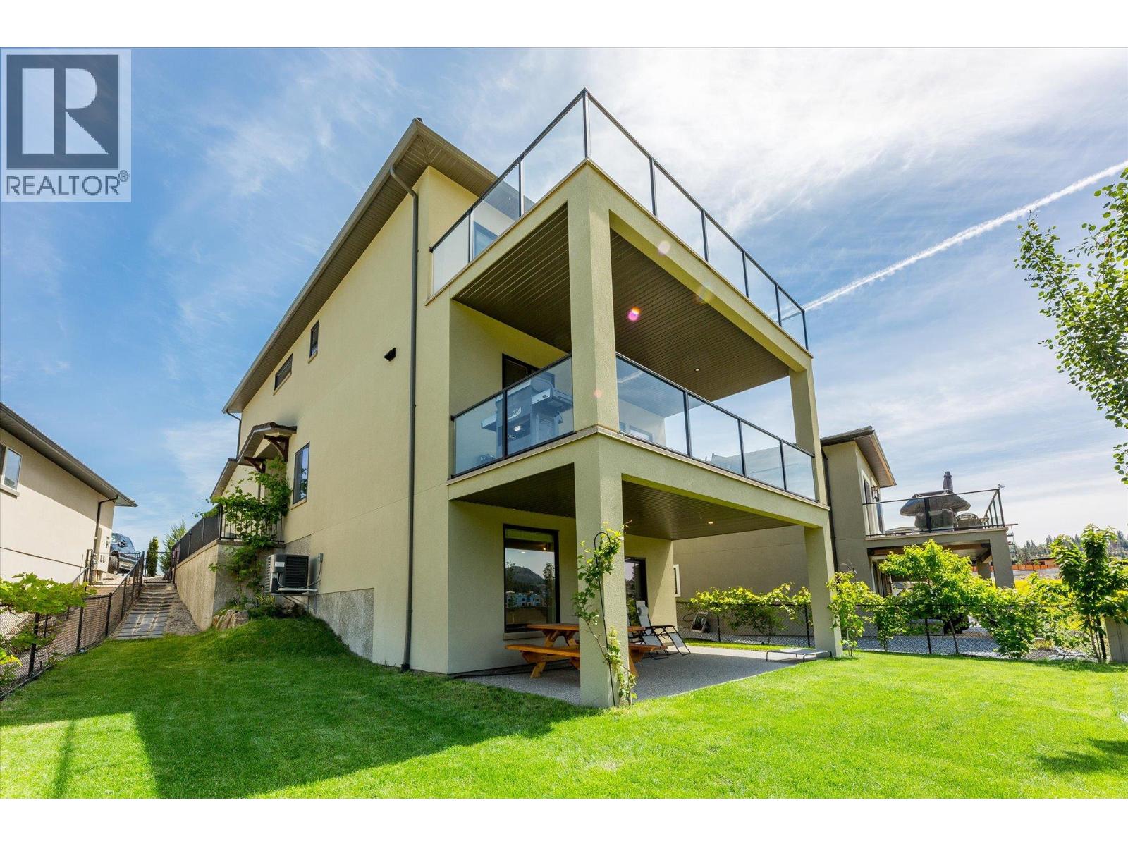 1846 Viewpoint Crescent