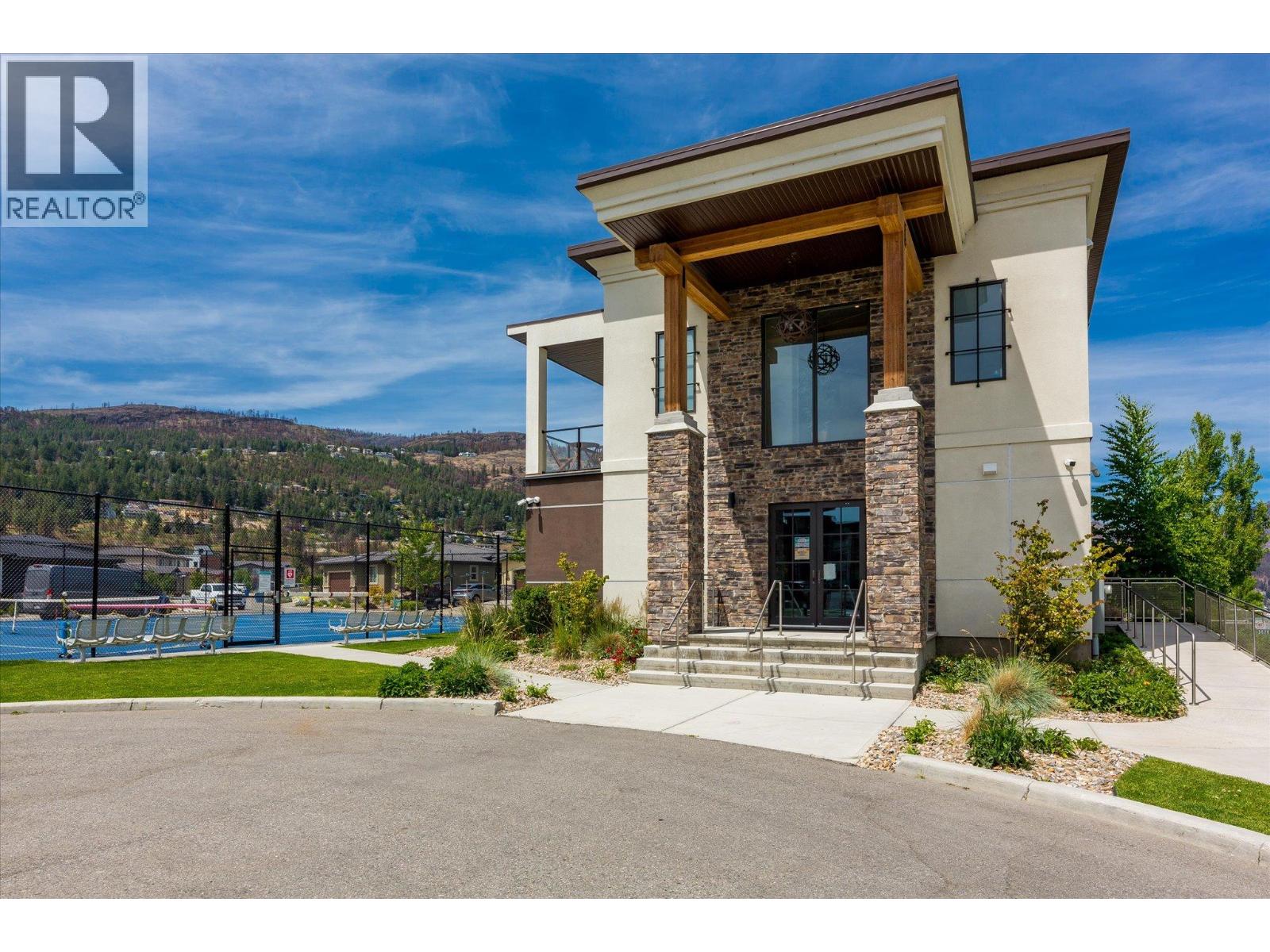 1846 Viewpoint Crescent