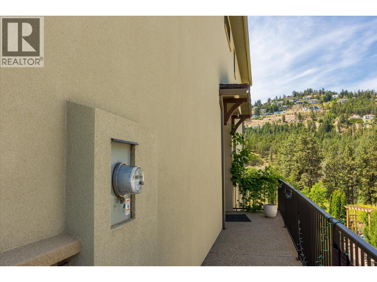 1846 Viewpoint Crescent