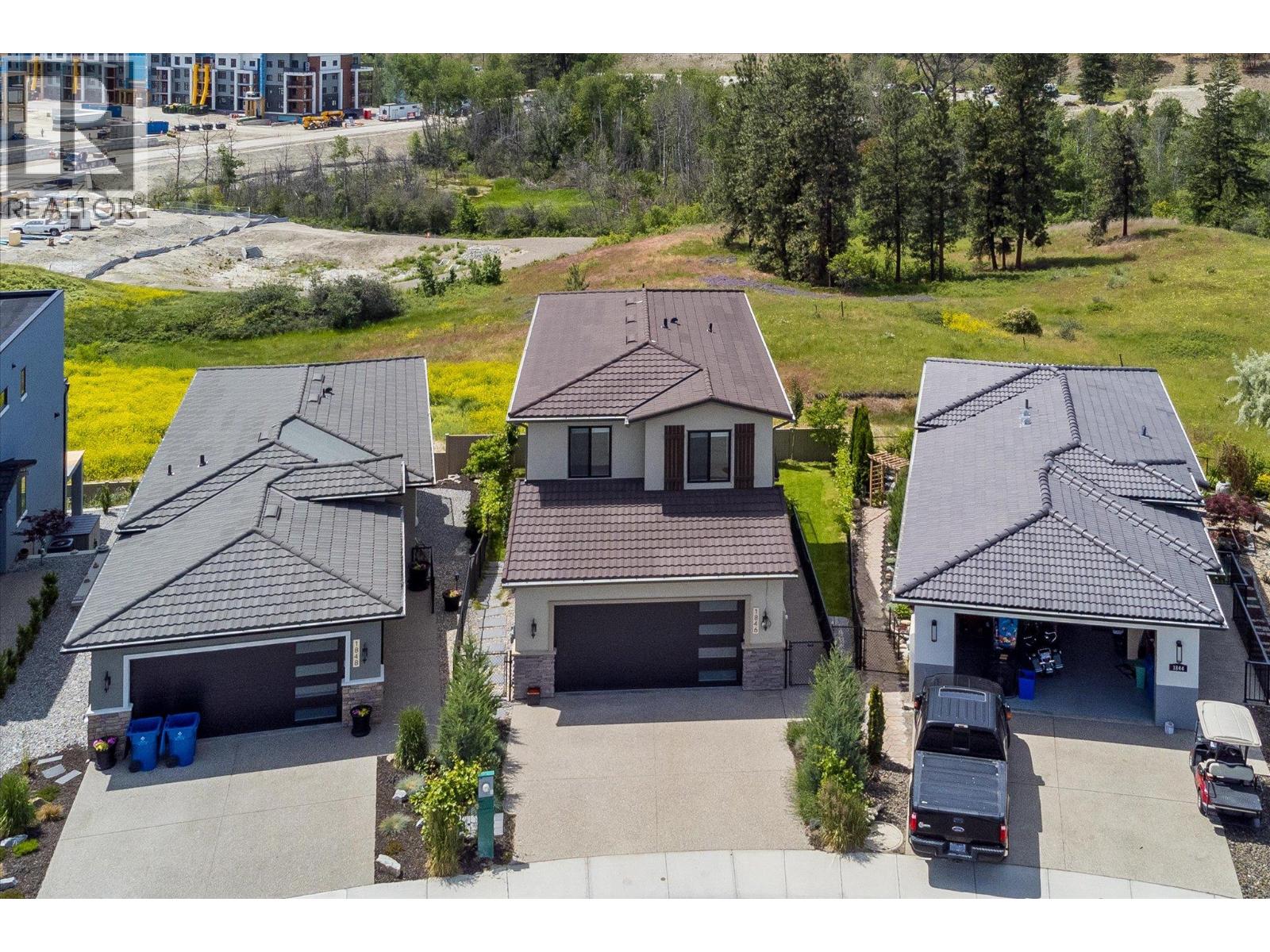 1846 Viewpoint Crescent