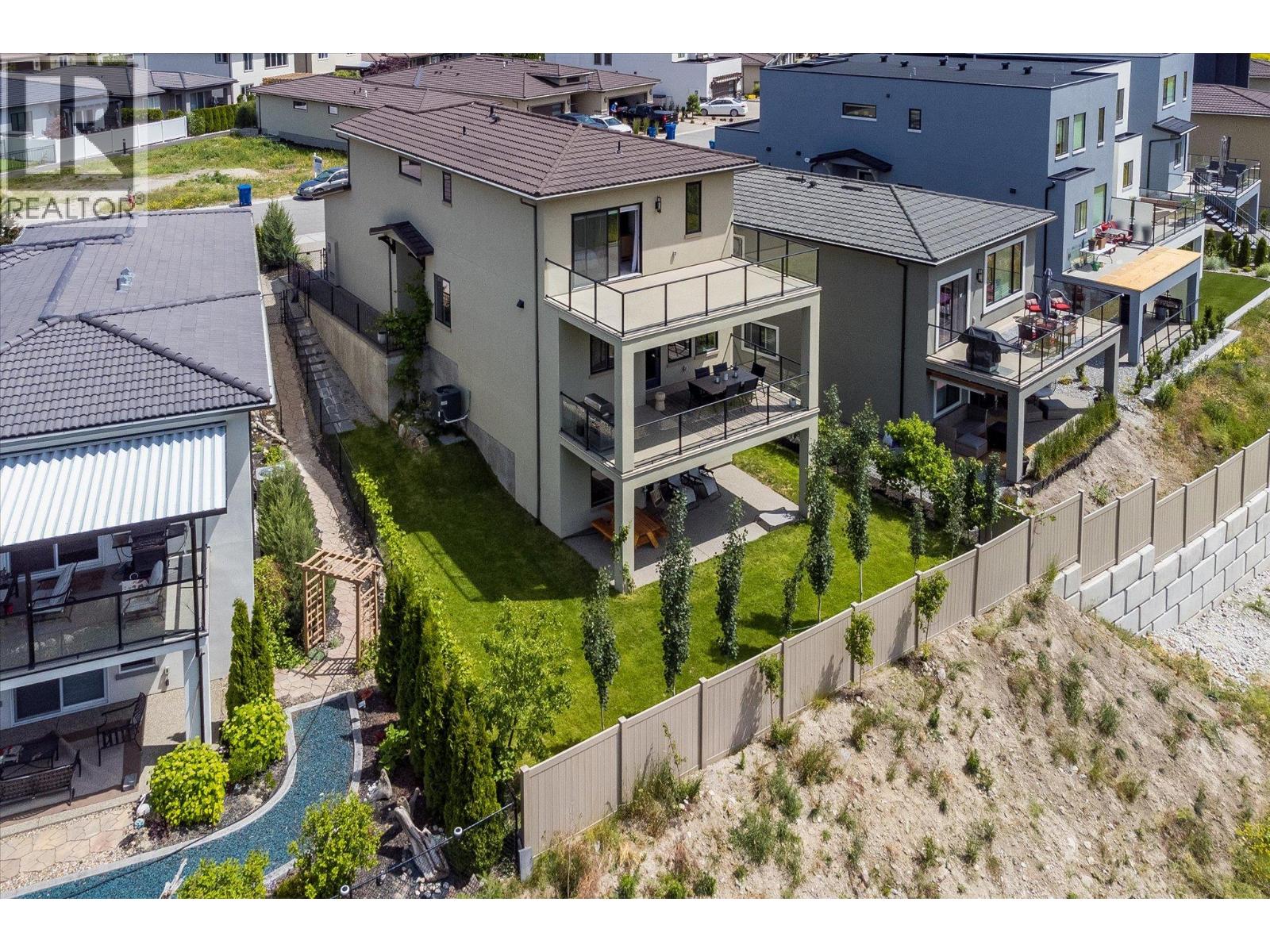 1846 Viewpoint Crescent