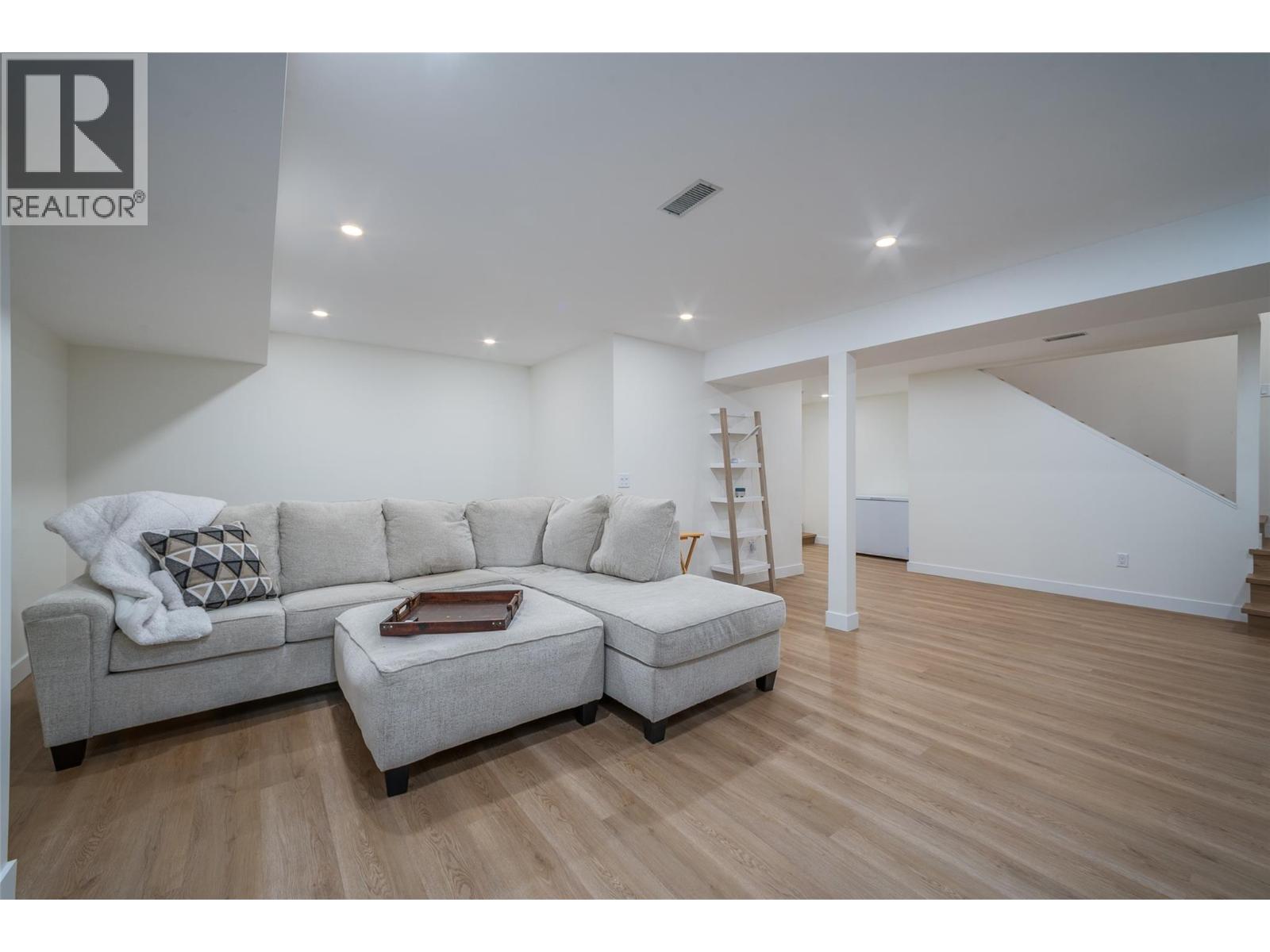 514 Hawes Court