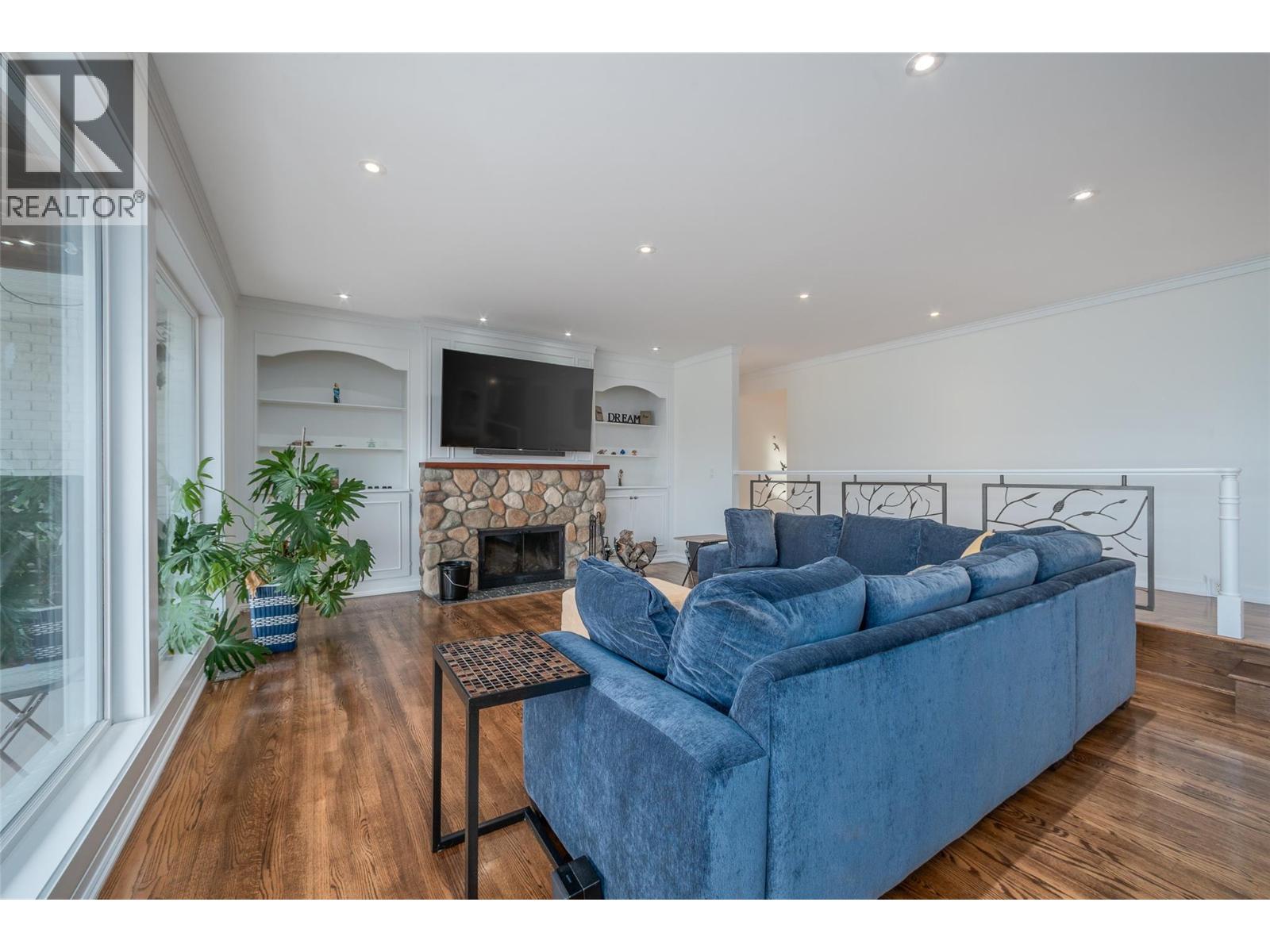 514 Hawes Court