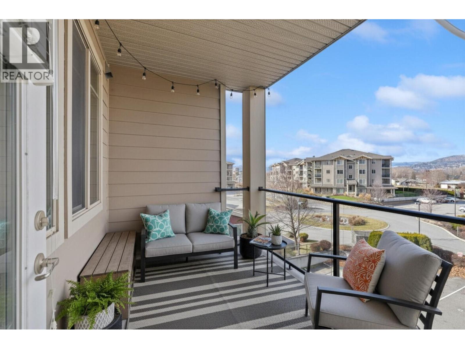 3735 Casorso Road Unit# 302