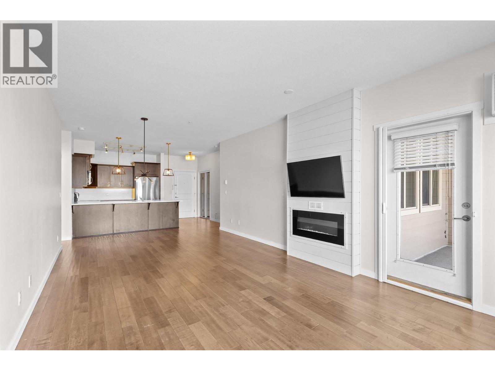 3735 Casorso Road Unit# 302
