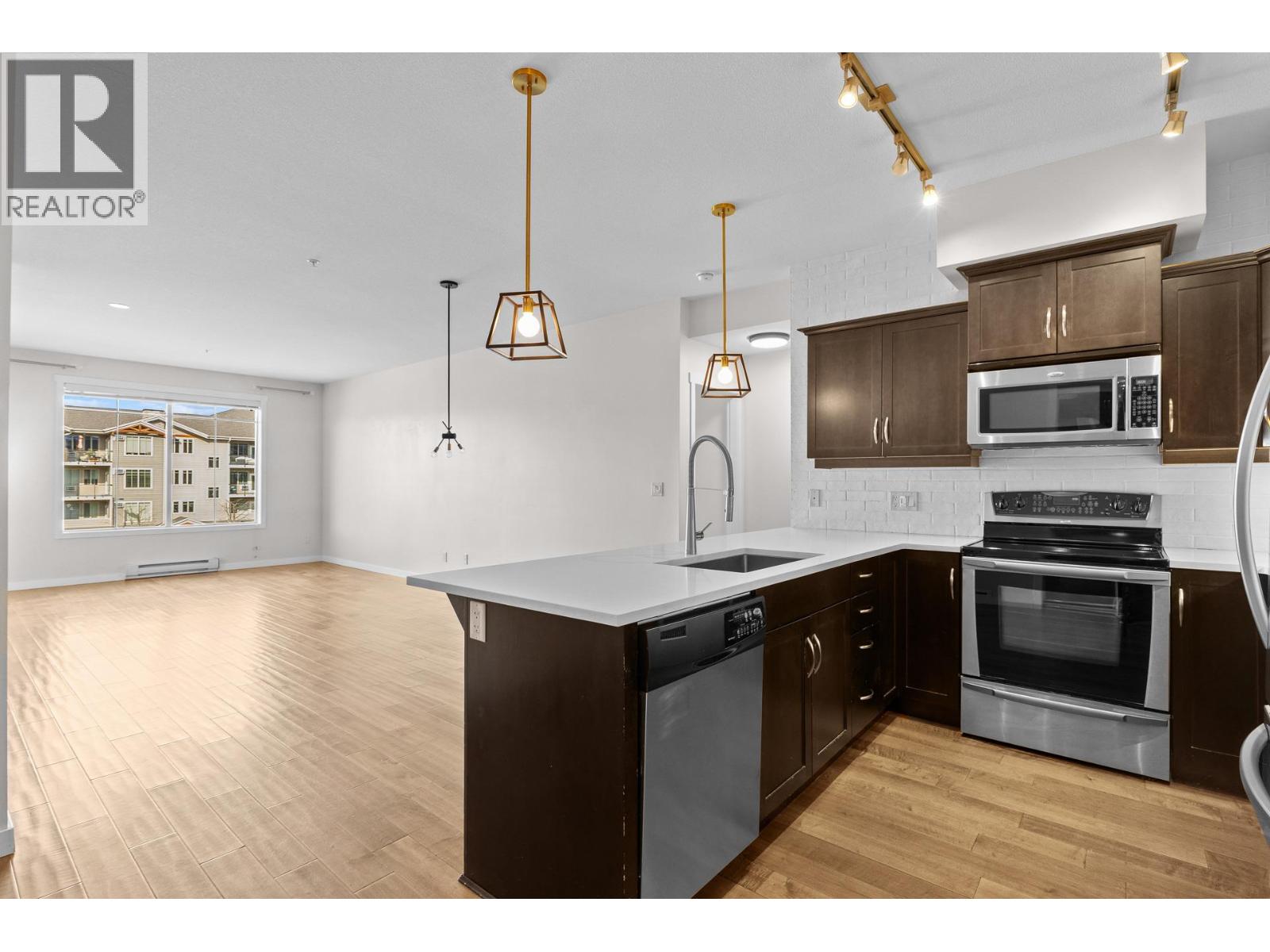3735 Casorso Road Unit# 302