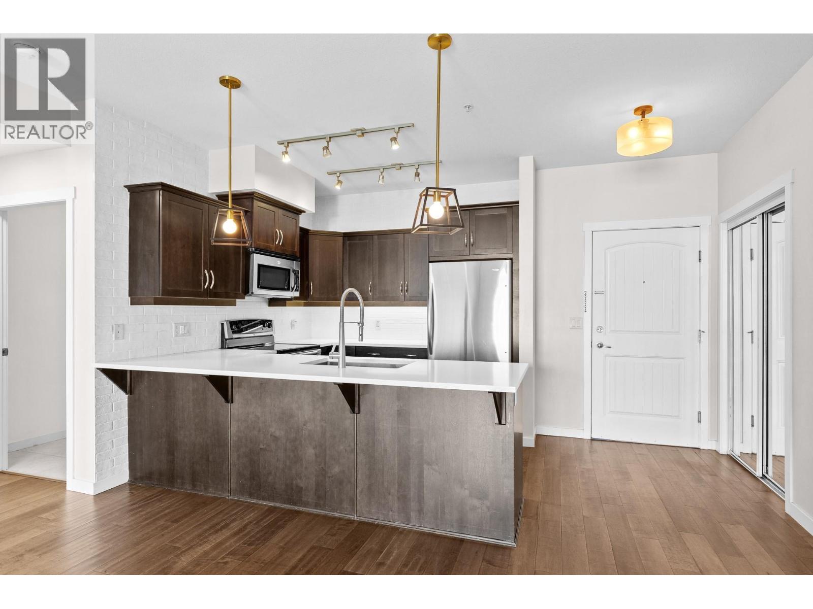 3735 Casorso Road Unit# 302