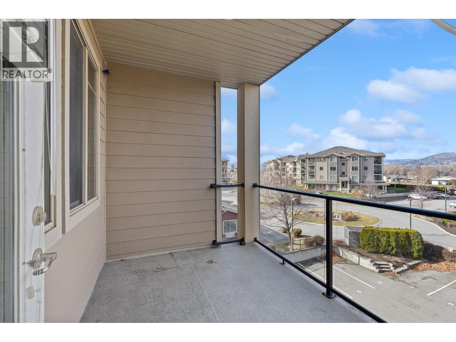 3735 Casorso Road Unit# 302