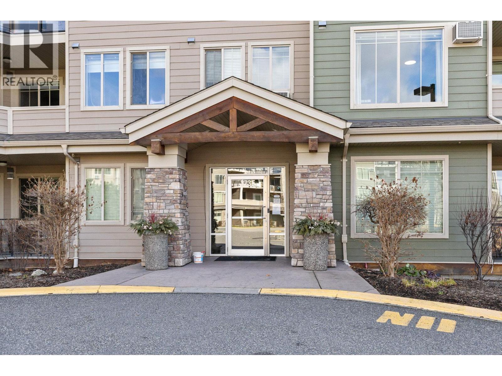 3735 Casorso Road Unit# 302