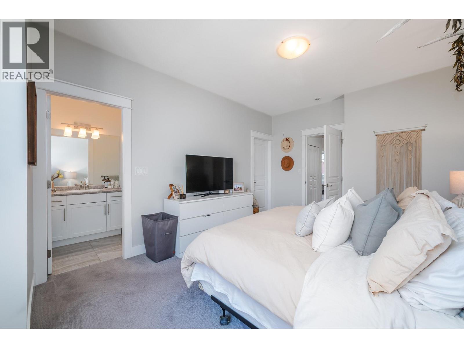433 McCarren Avenue Unit# 5
