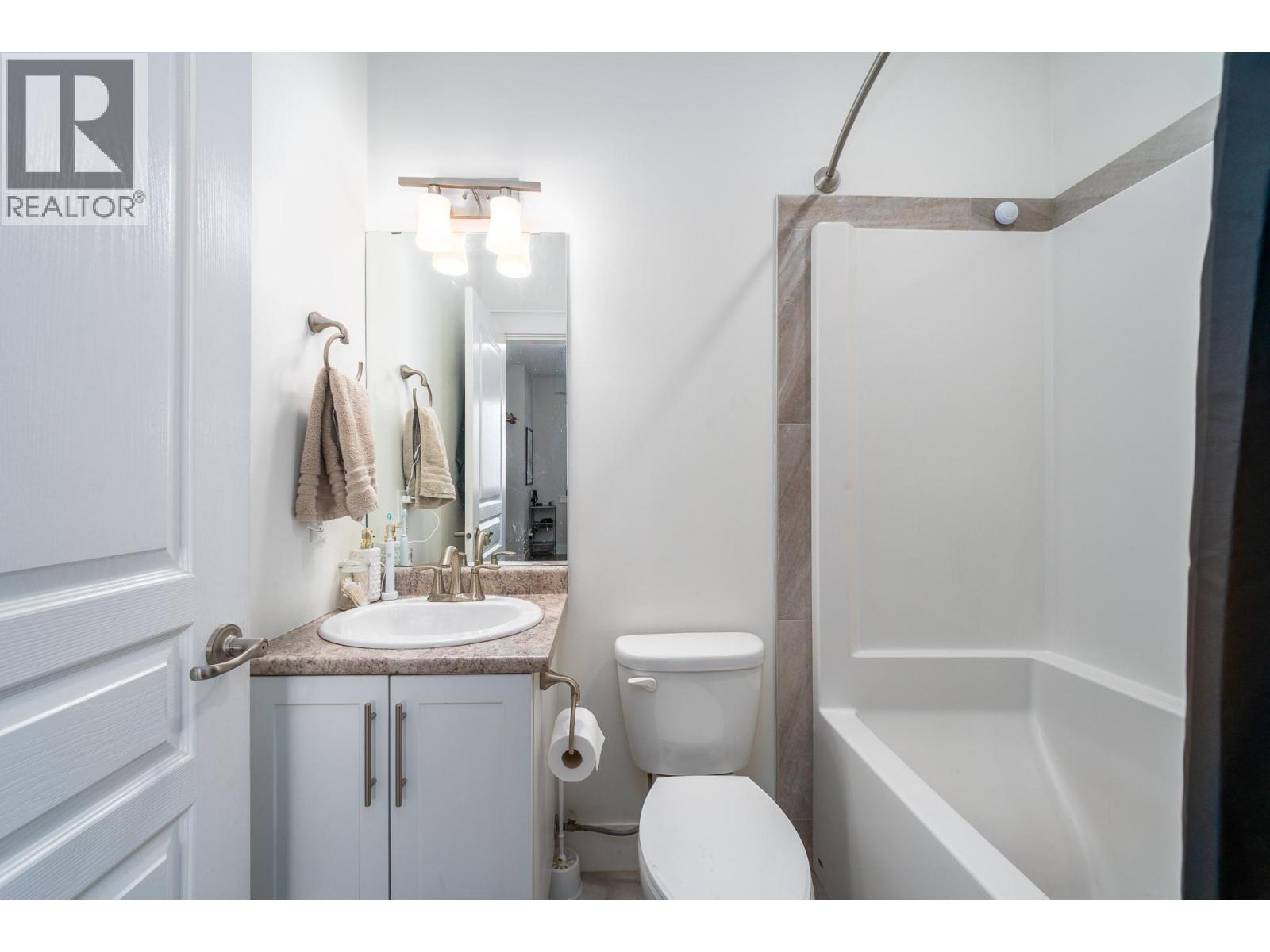 433 McCarren Avenue Unit# 5