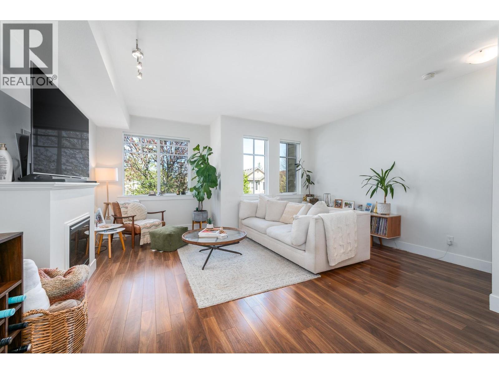 433 McCarren Avenue Unit# 5