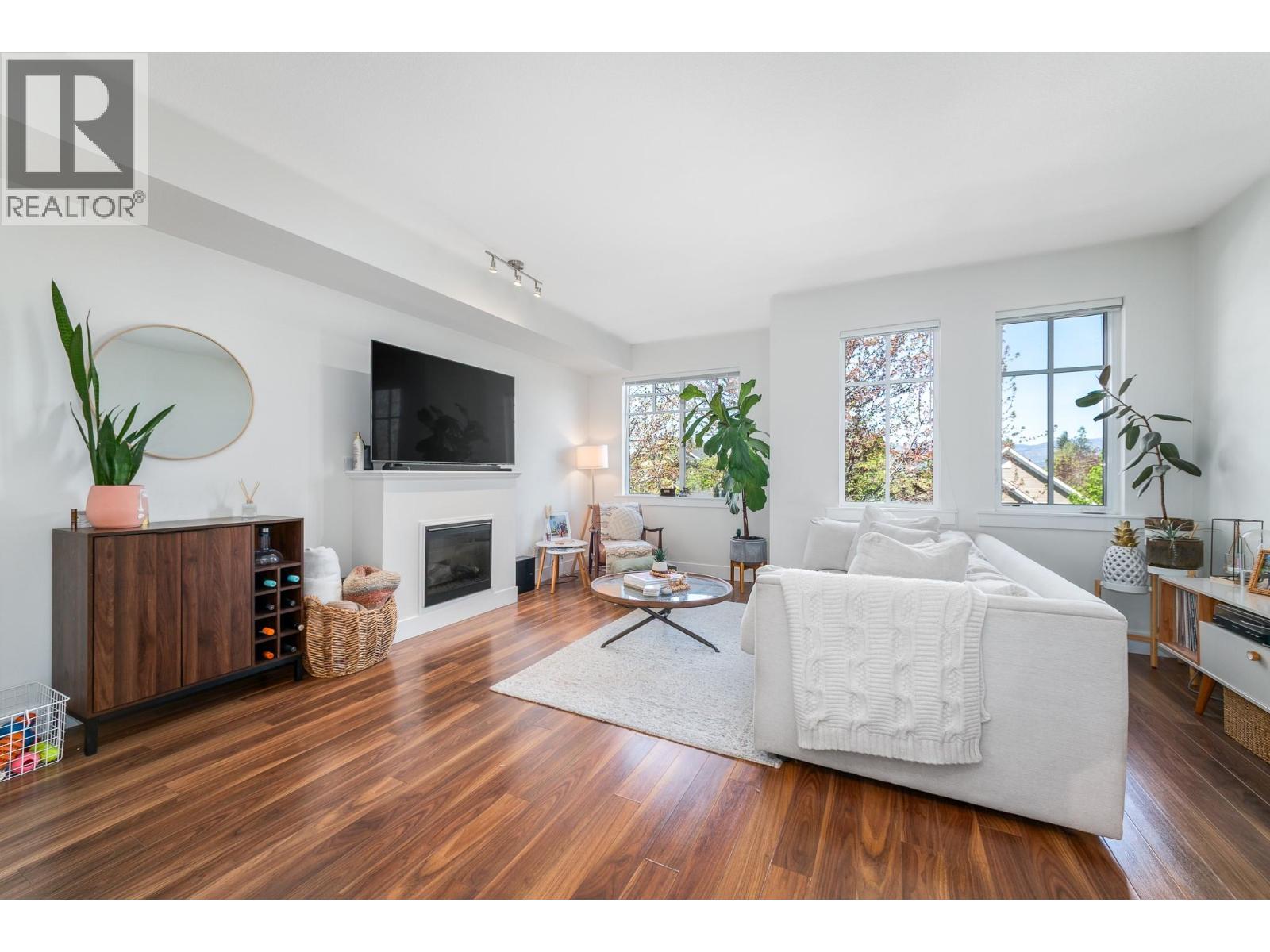 433 McCarren Avenue Unit# 5