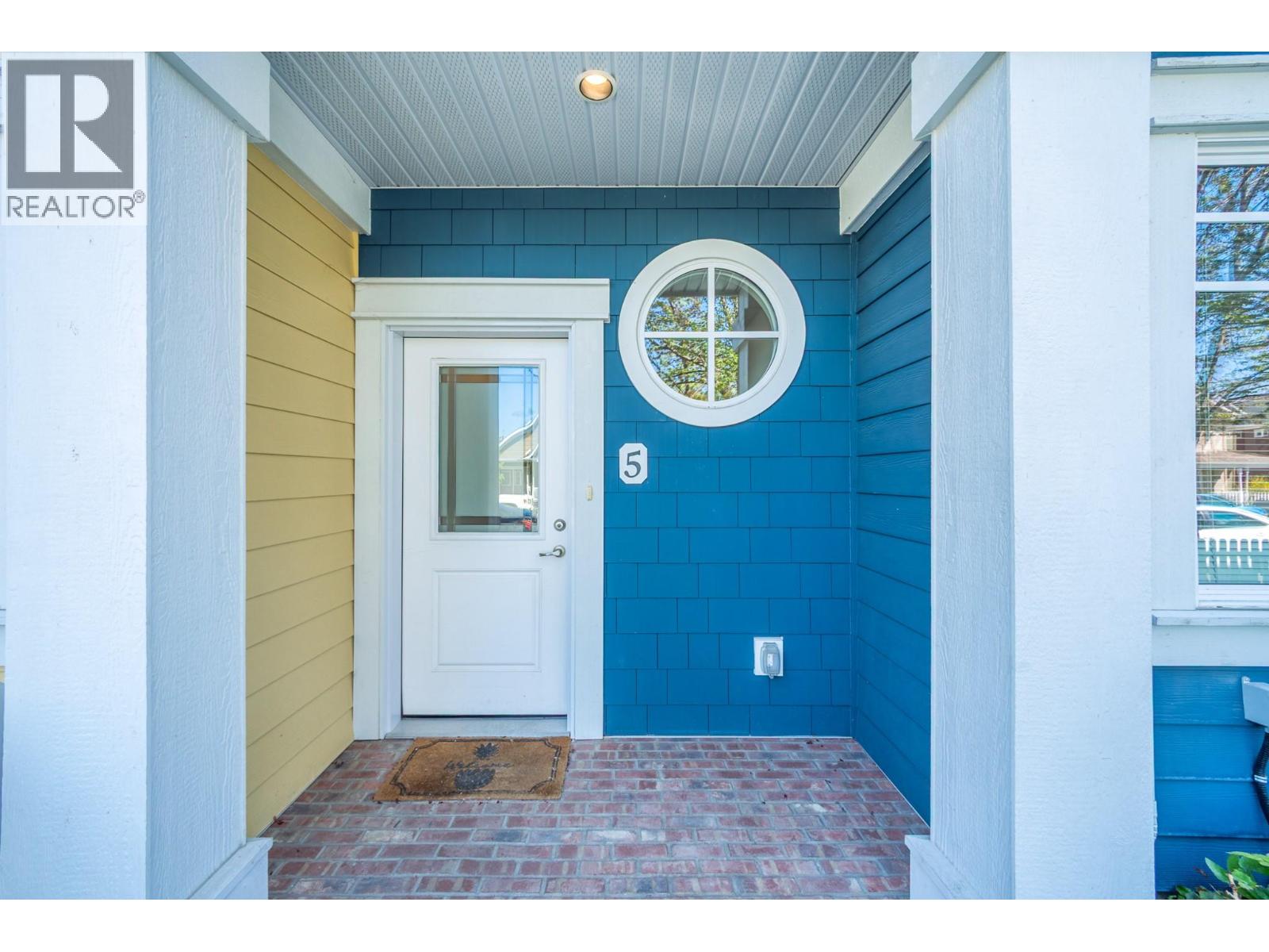 433 McCarren Avenue Unit# 5