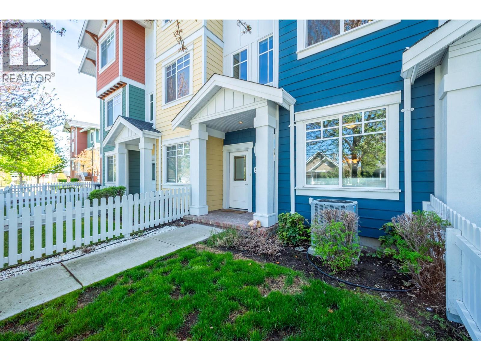 433 McCarren Avenue Unit# 5