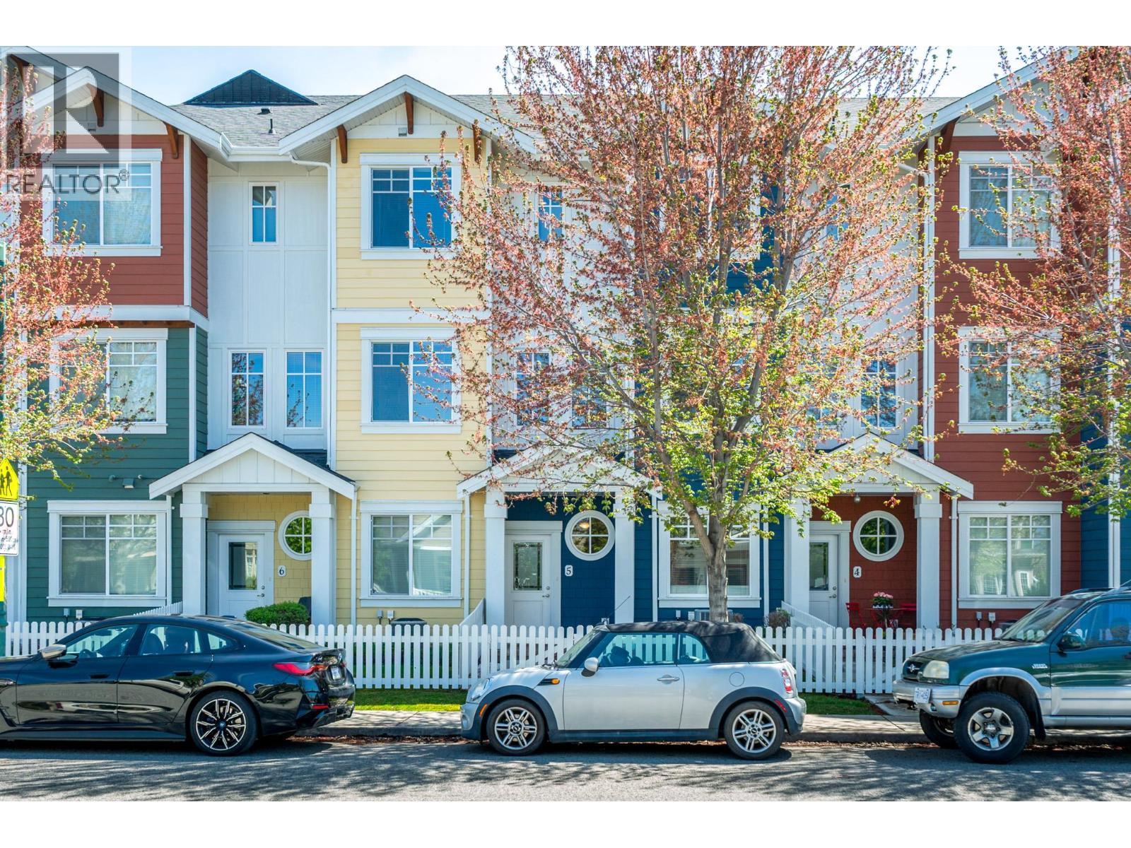 433 McCarren Avenue Unit# 5
