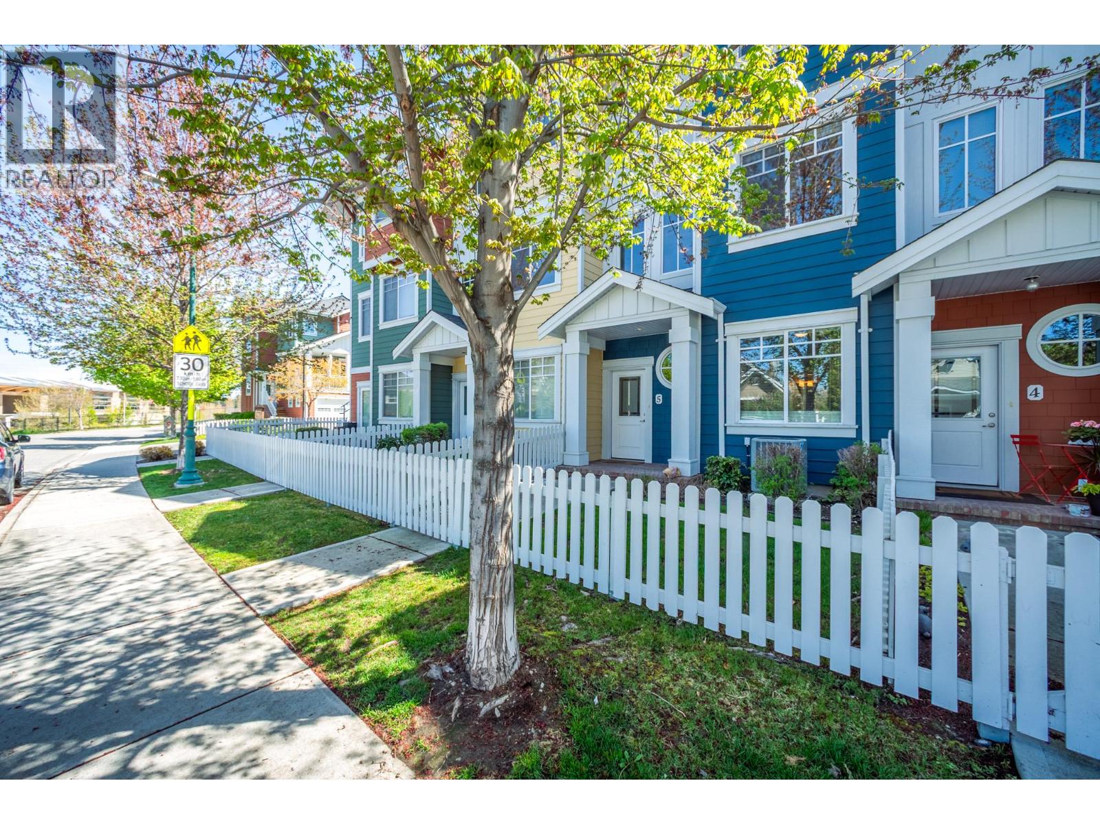 433 McCarren Avenue Unit# 5