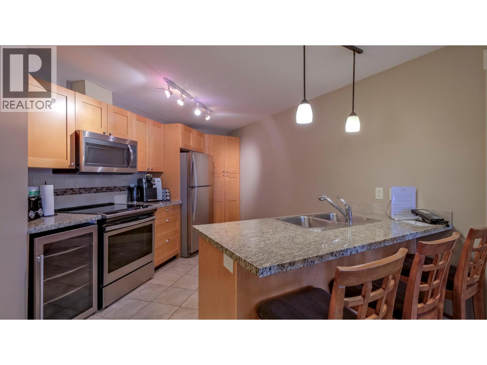 4205 Gellatly Road Unit# 304