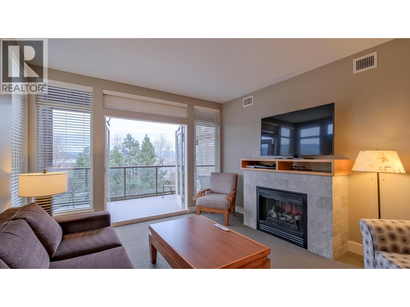 4205 Gellatly Road Unit# 304