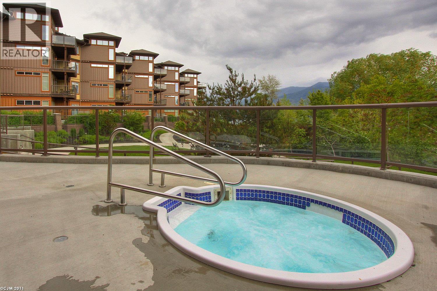 4205 Gellatly Road Unit# 304
