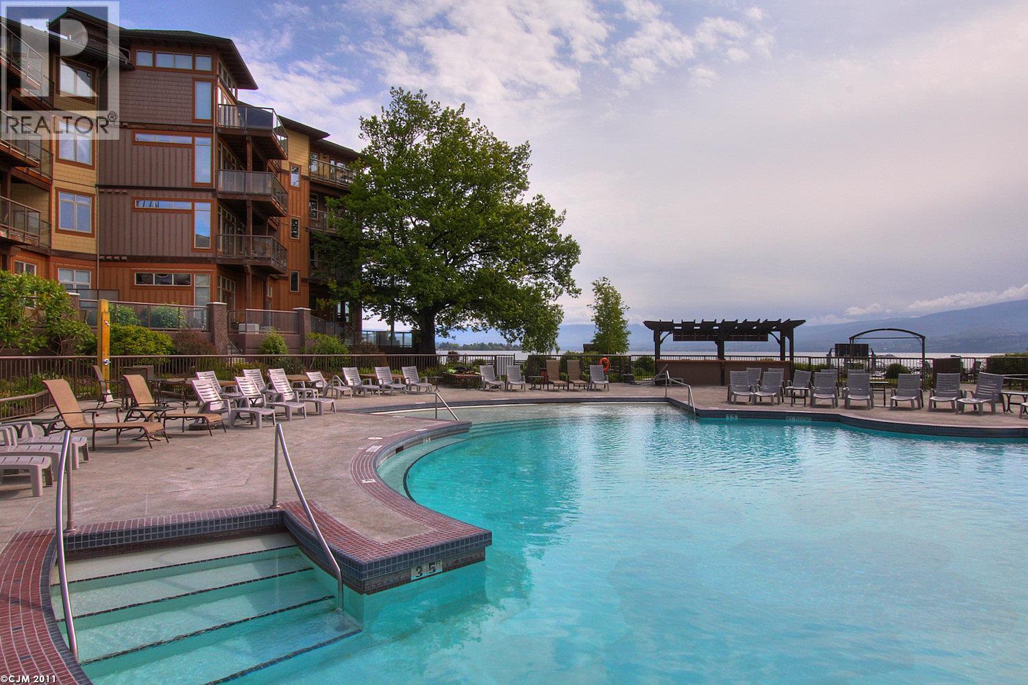 4205 Gellatly Road Unit# 304