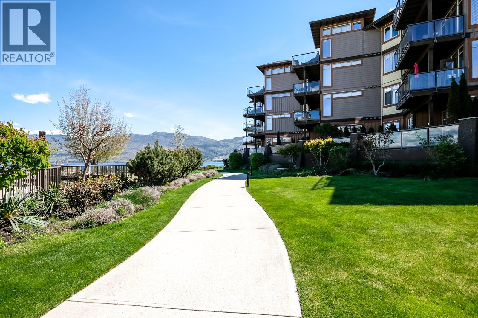4205 Gellatly Road Unit# 304