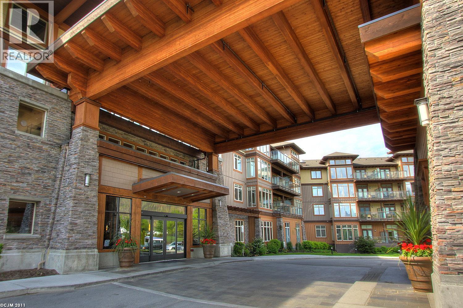 4205 Gellatly Road Unit# 304