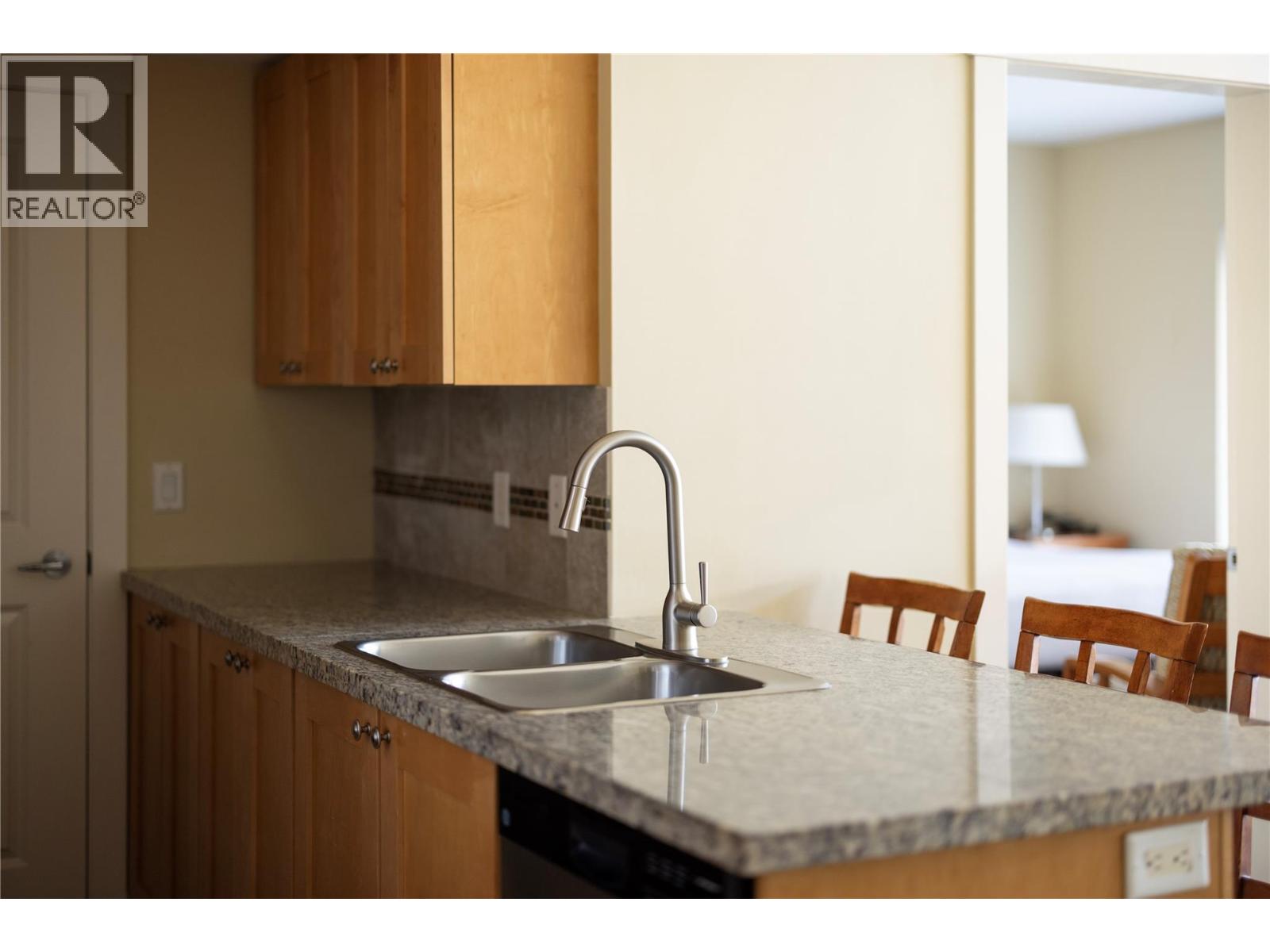 4205 Gellatly Road Unit# 416