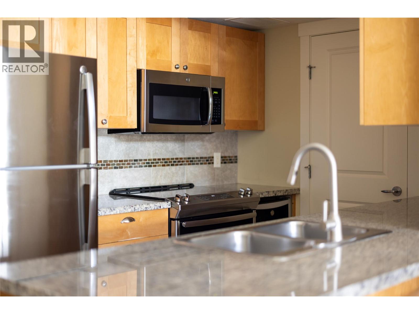 4205 Gellatly Road Unit# 416