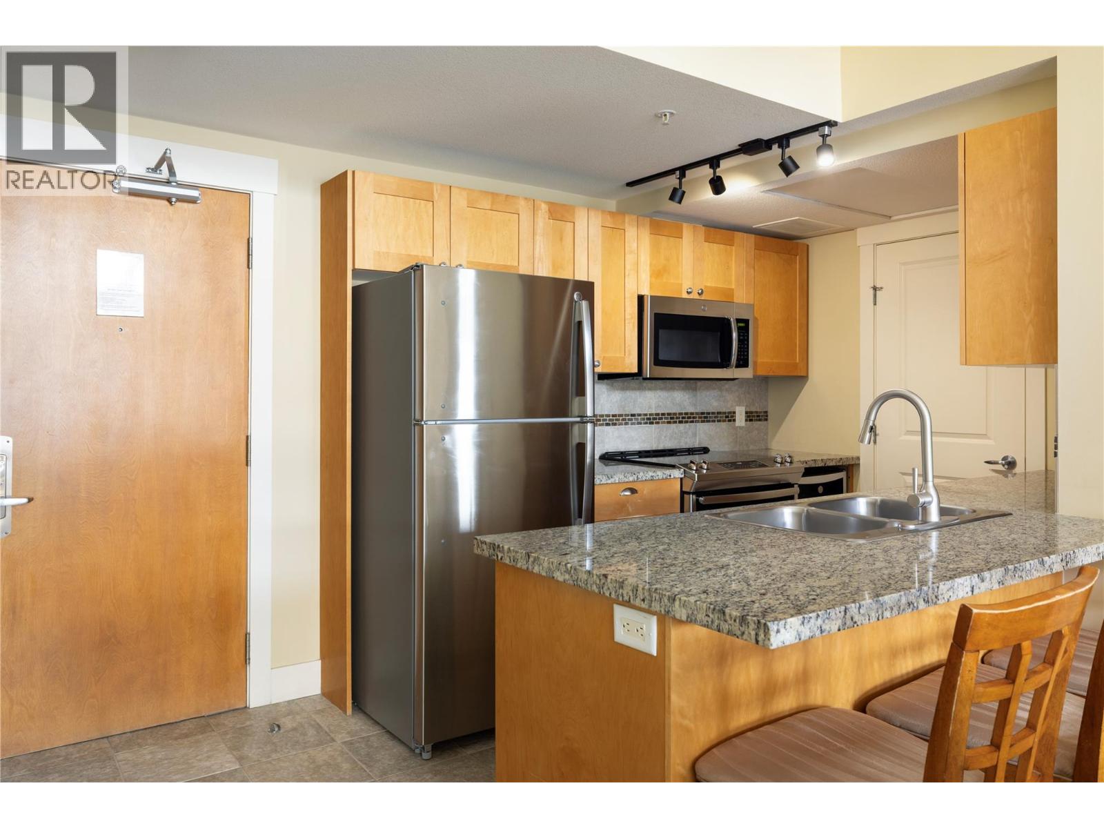 4205 Gellatly Road Unit# 416