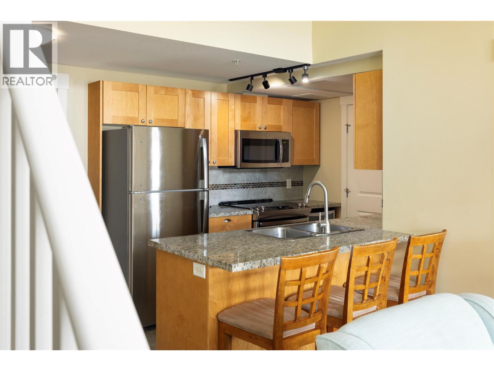4205 Gellatly Road Unit# 416