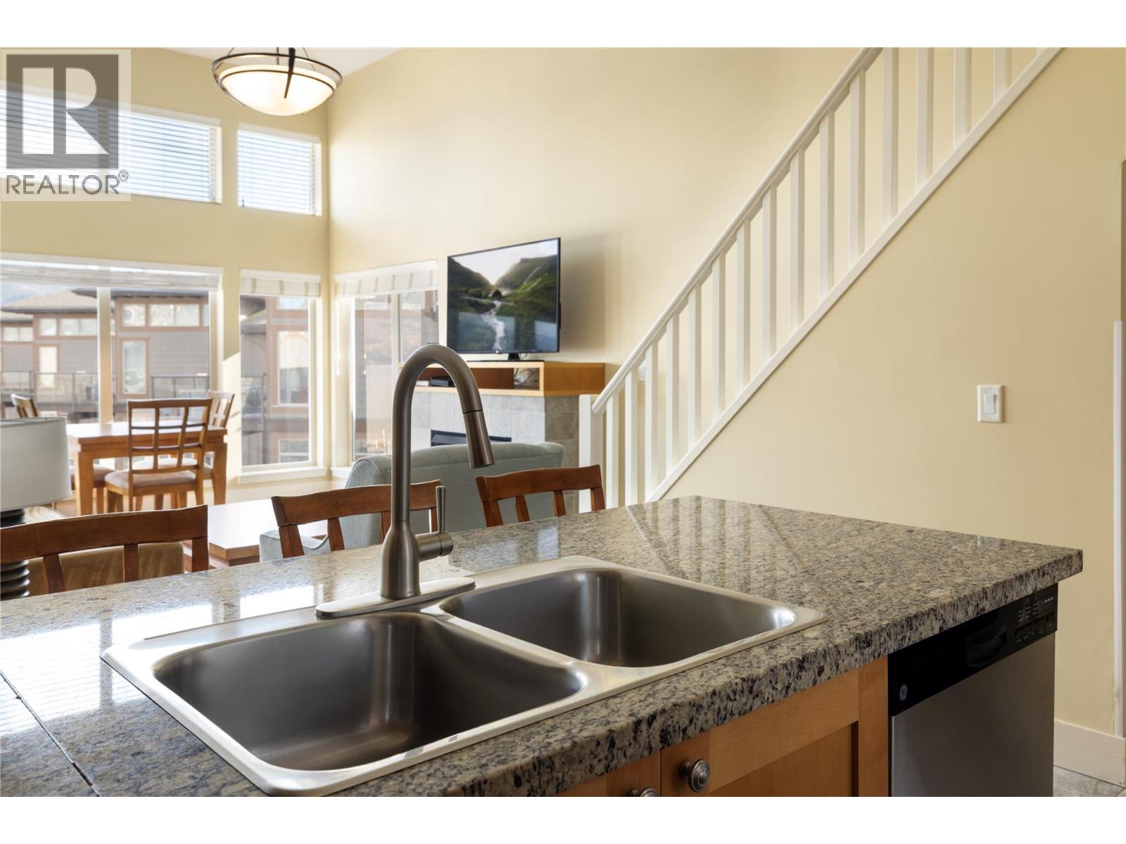 4205 Gellatly Road Unit# 416