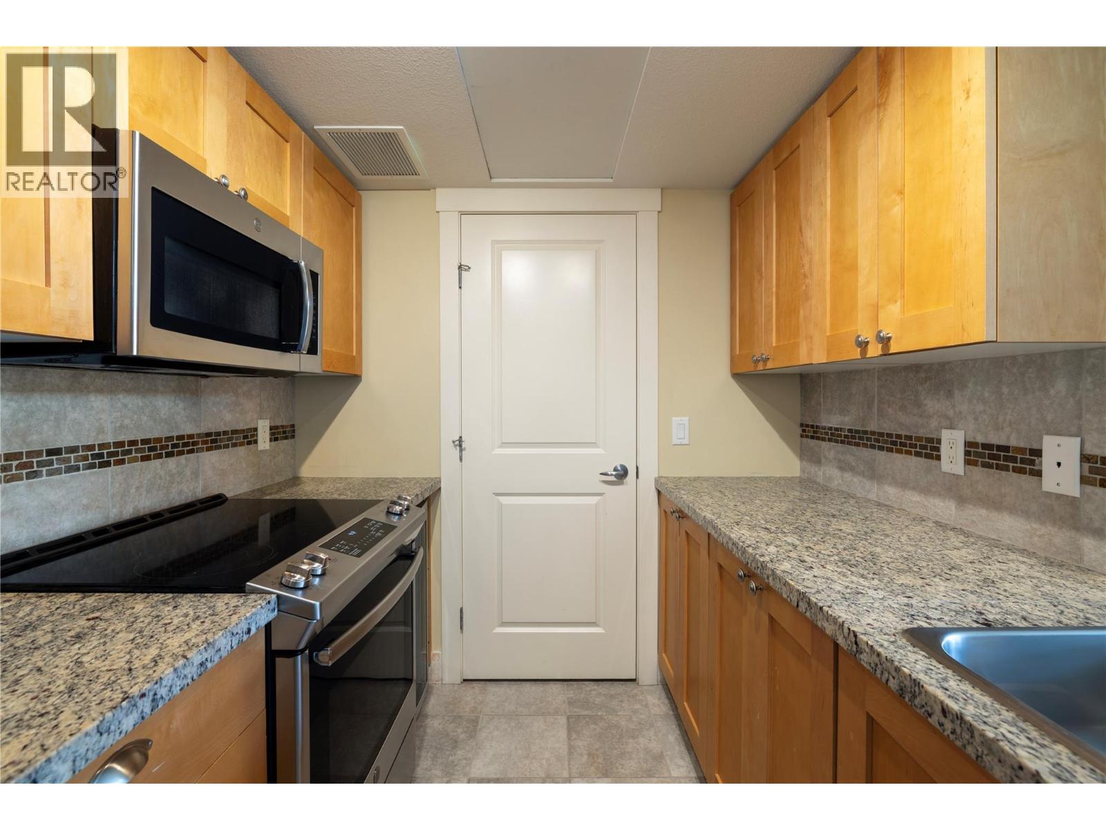 4205 Gellatly Road Unit# 416
