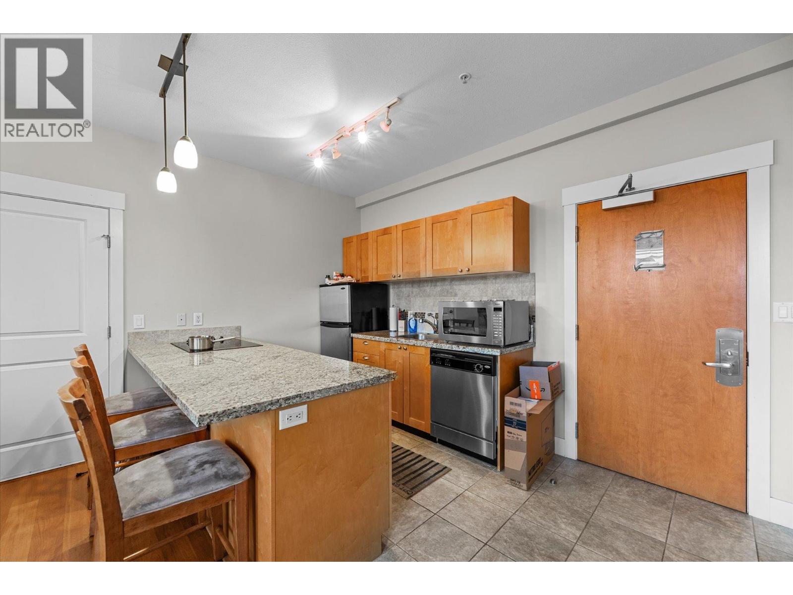 4205 Gellatly Road Unit# 301