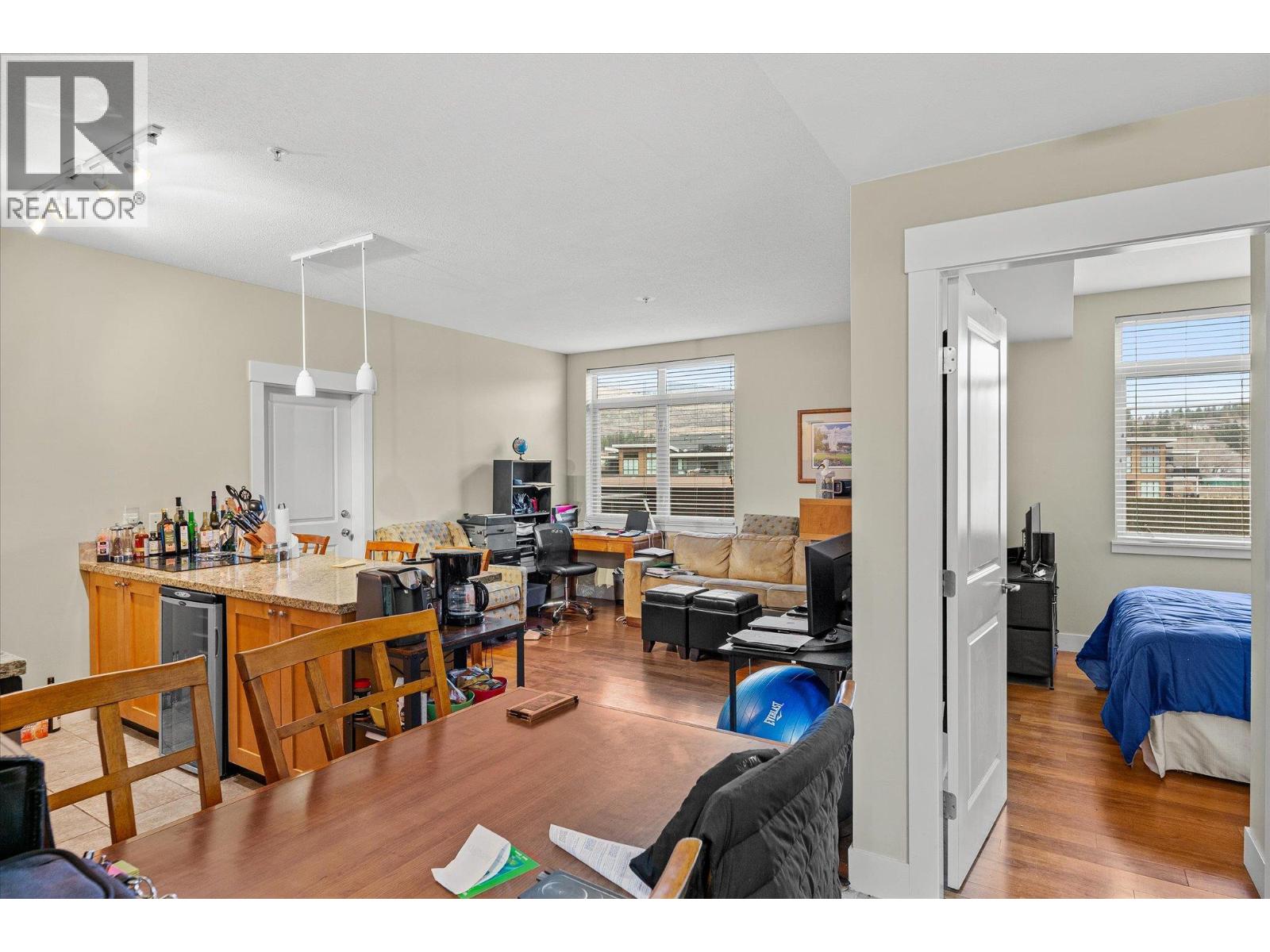 4205 Gellatly Road Unit# 301