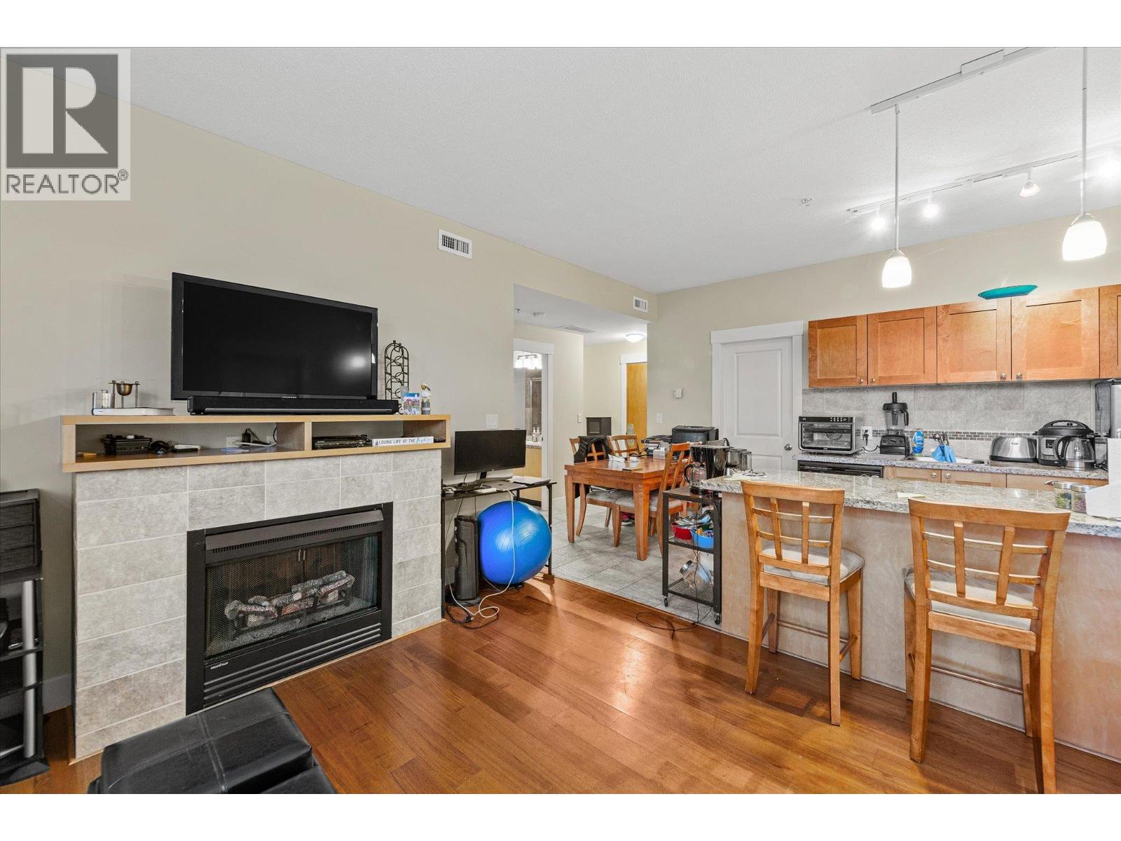 4205 Gellatly Road Unit# 301