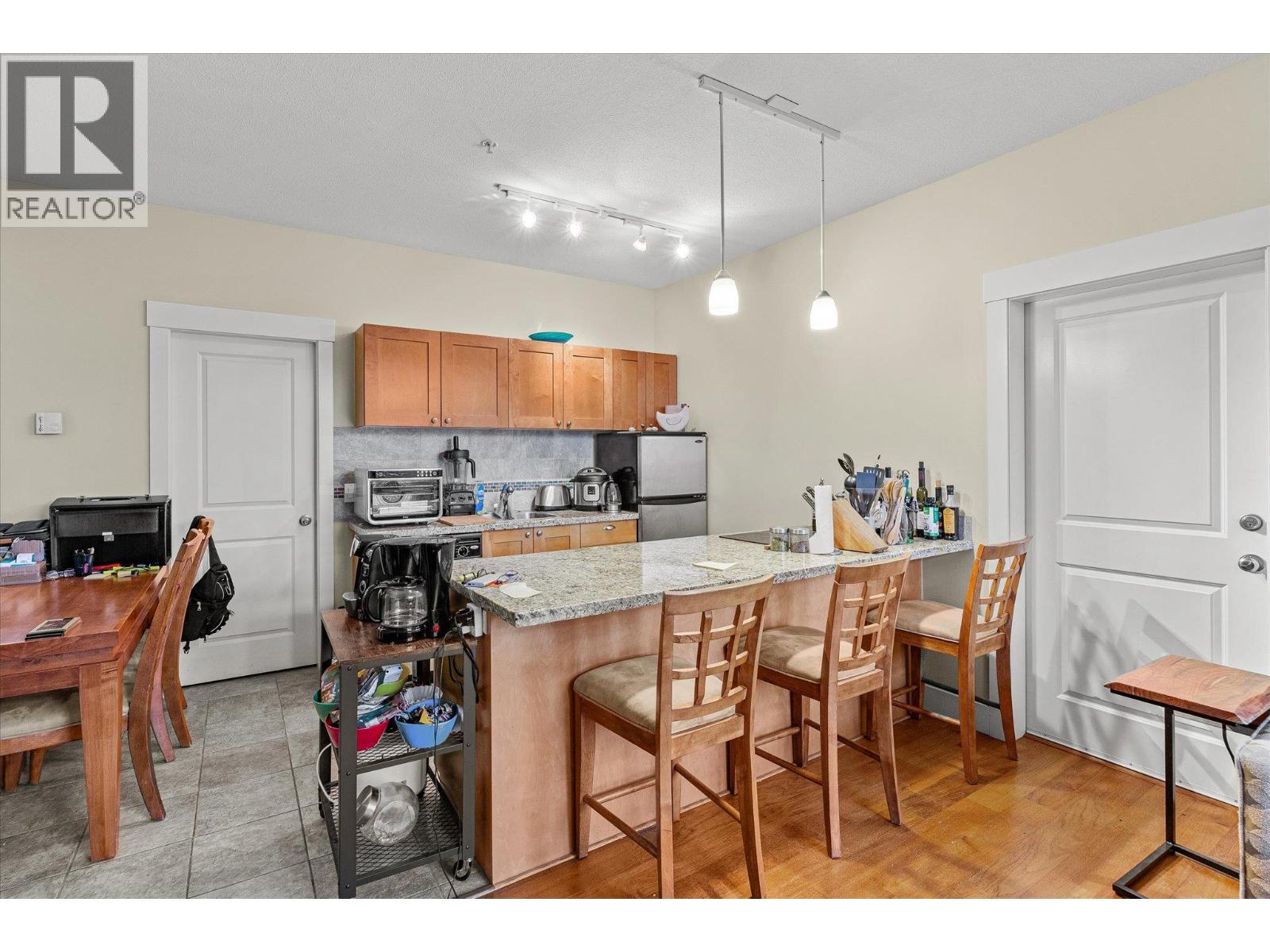 4205 Gellatly Road Unit# 301