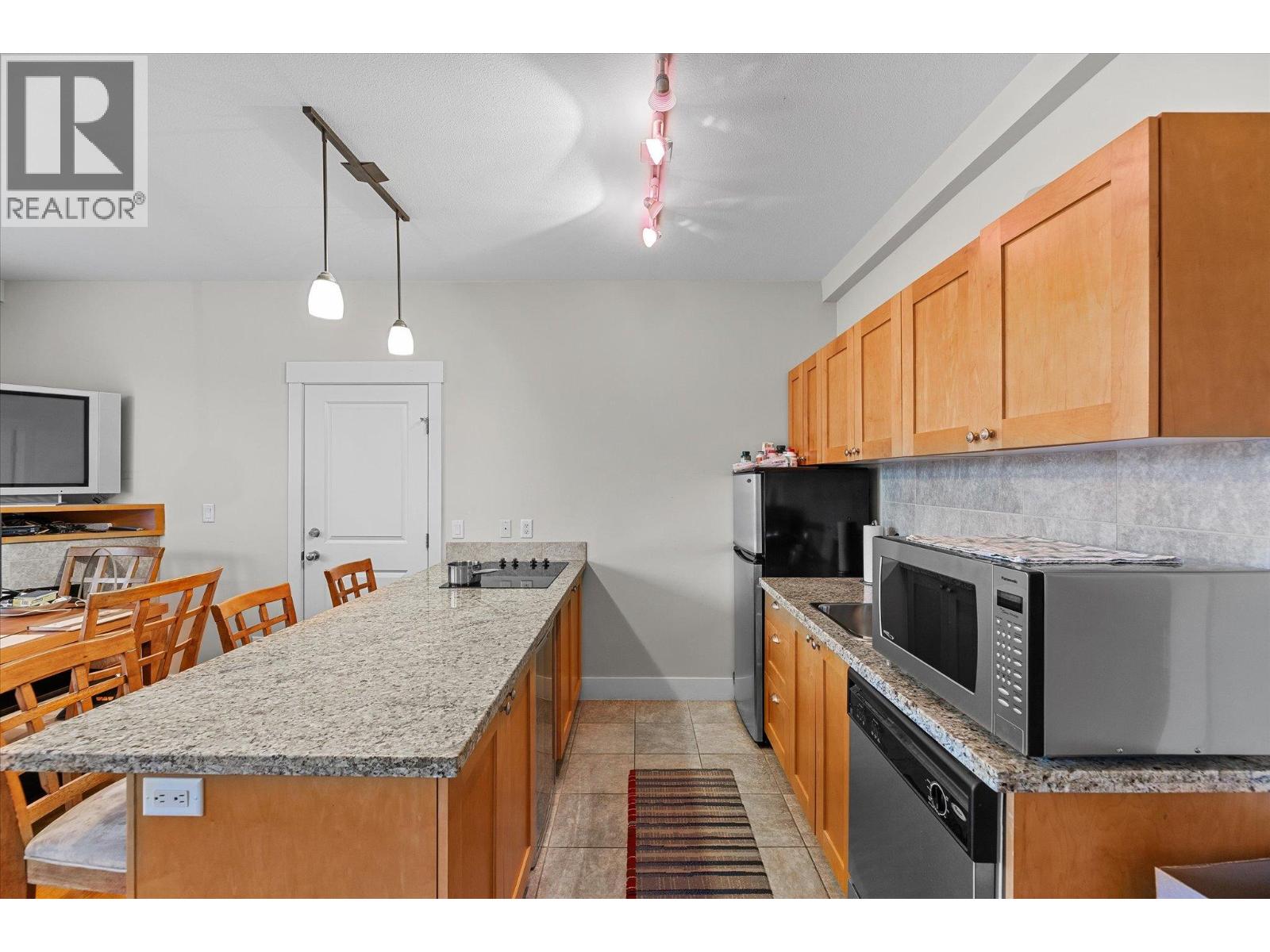 4205 Gellatly Road Unit# 301