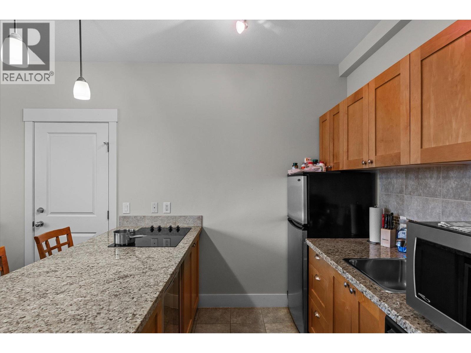 4205 Gellatly Road Unit# 301
