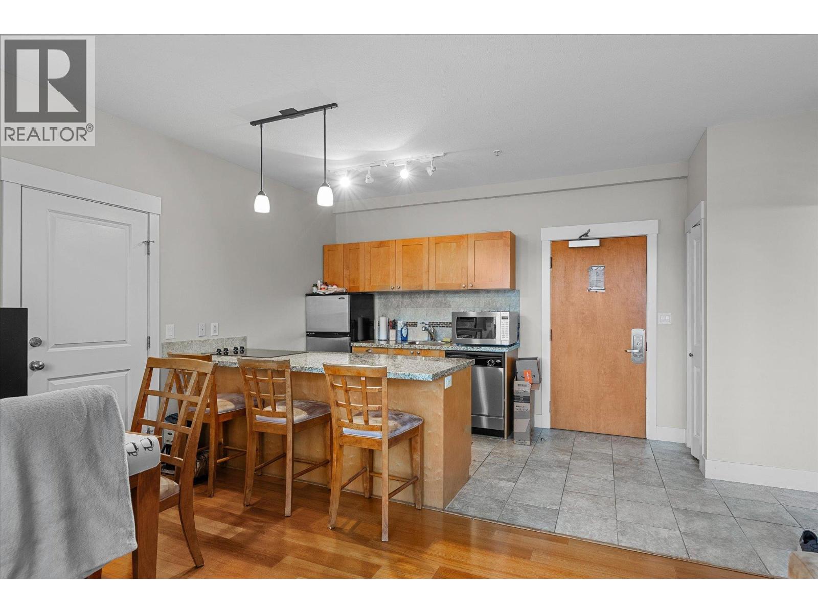 4205 Gellatly Road Unit# 301