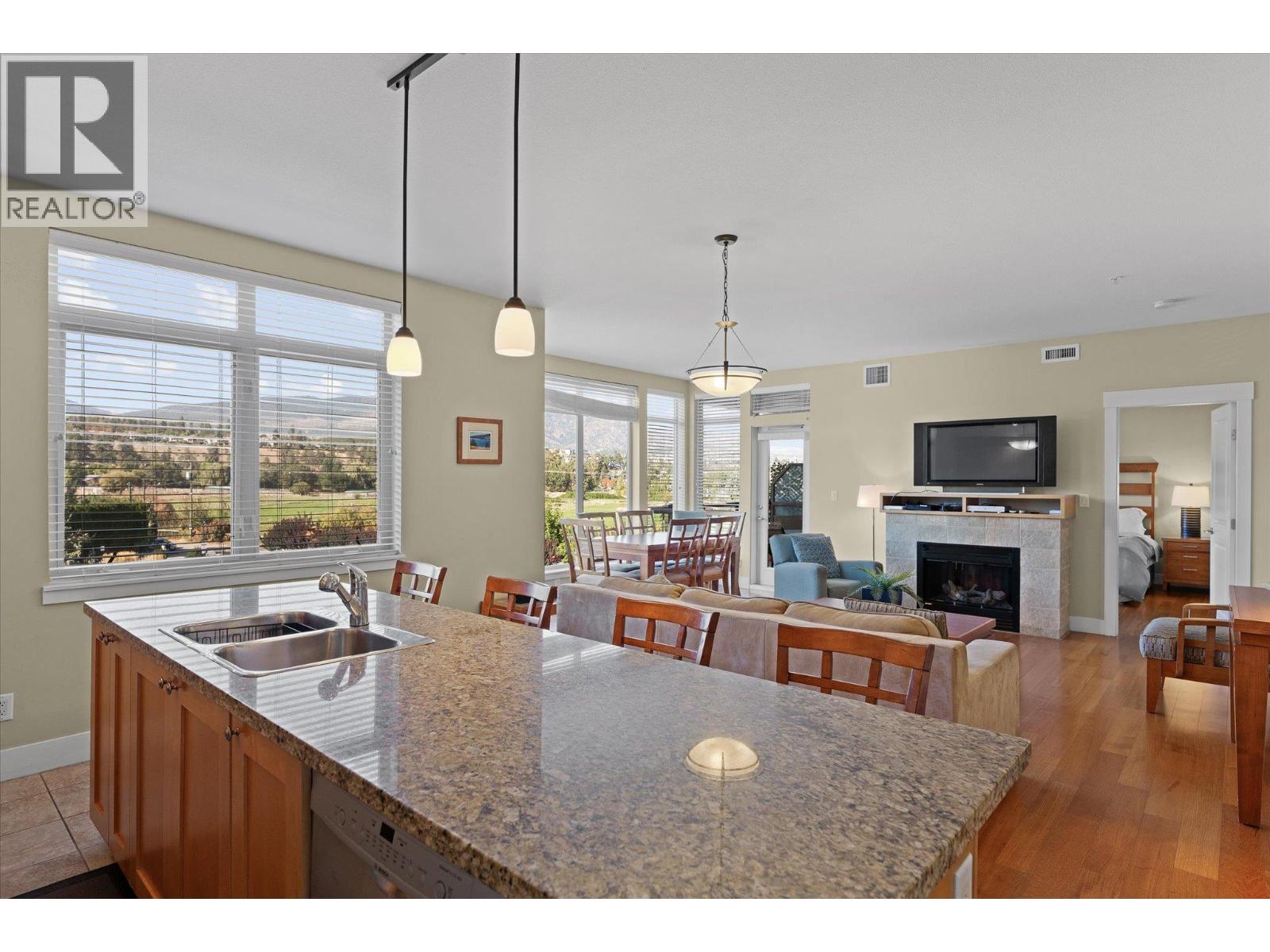 4205 Gellatly Road Unit# 301