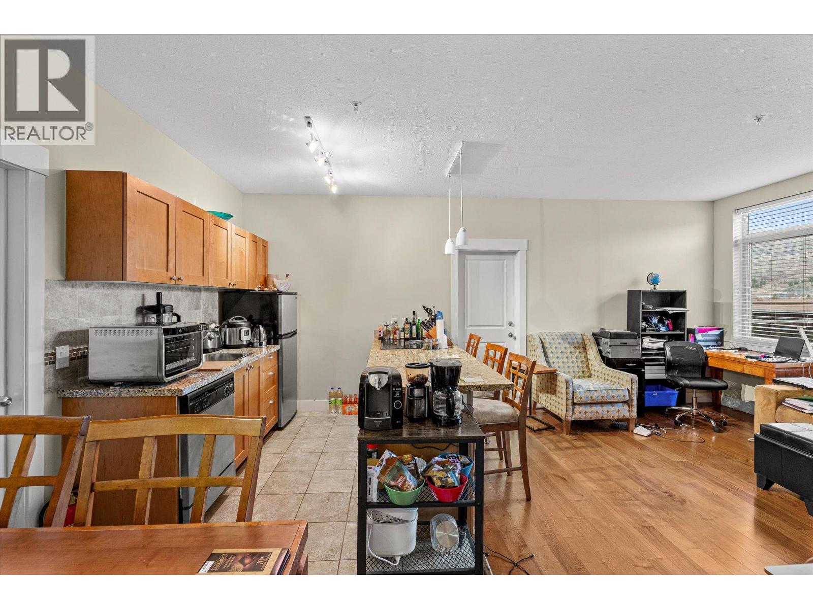 4205 Gellatly Road Unit# 301