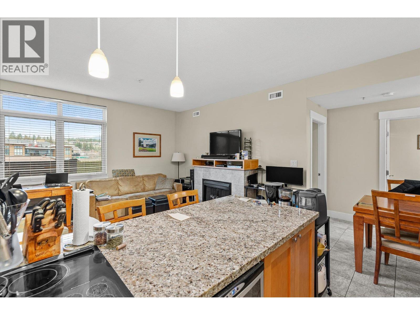 4205 Gellatly Road Unit# 301