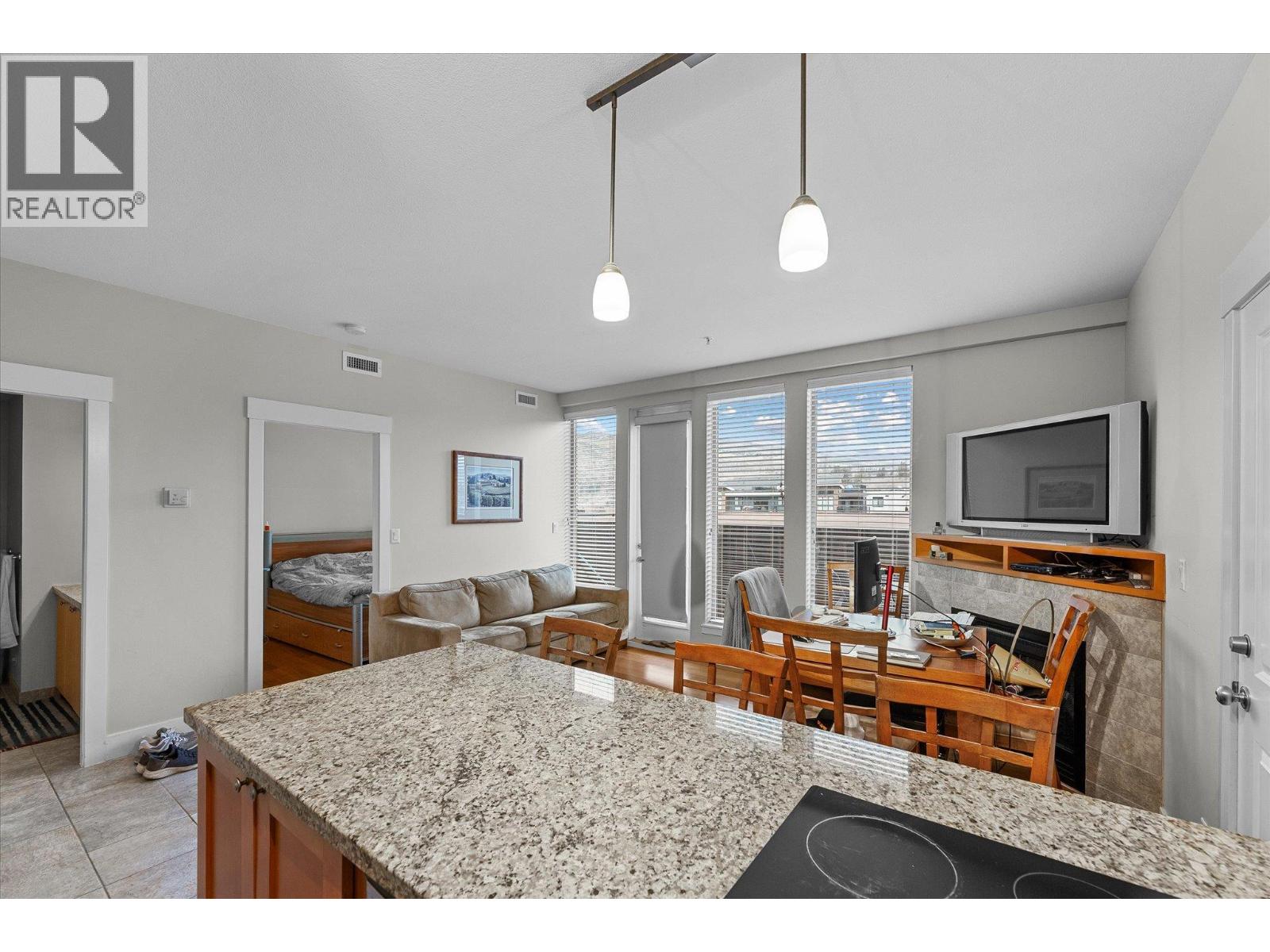 4205 Gellatly Road Unit# 301