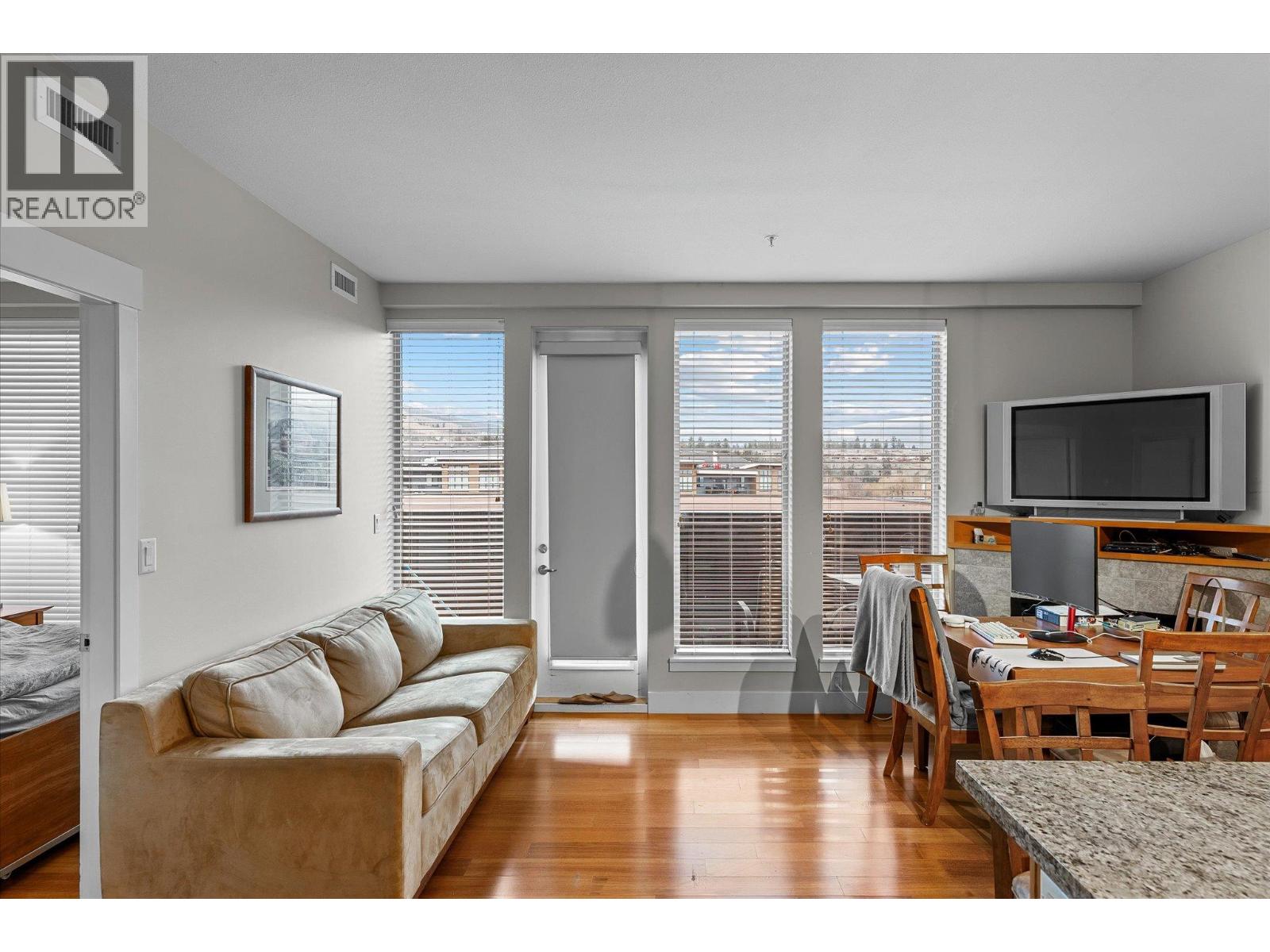 4205 Gellatly Road Unit# 301
