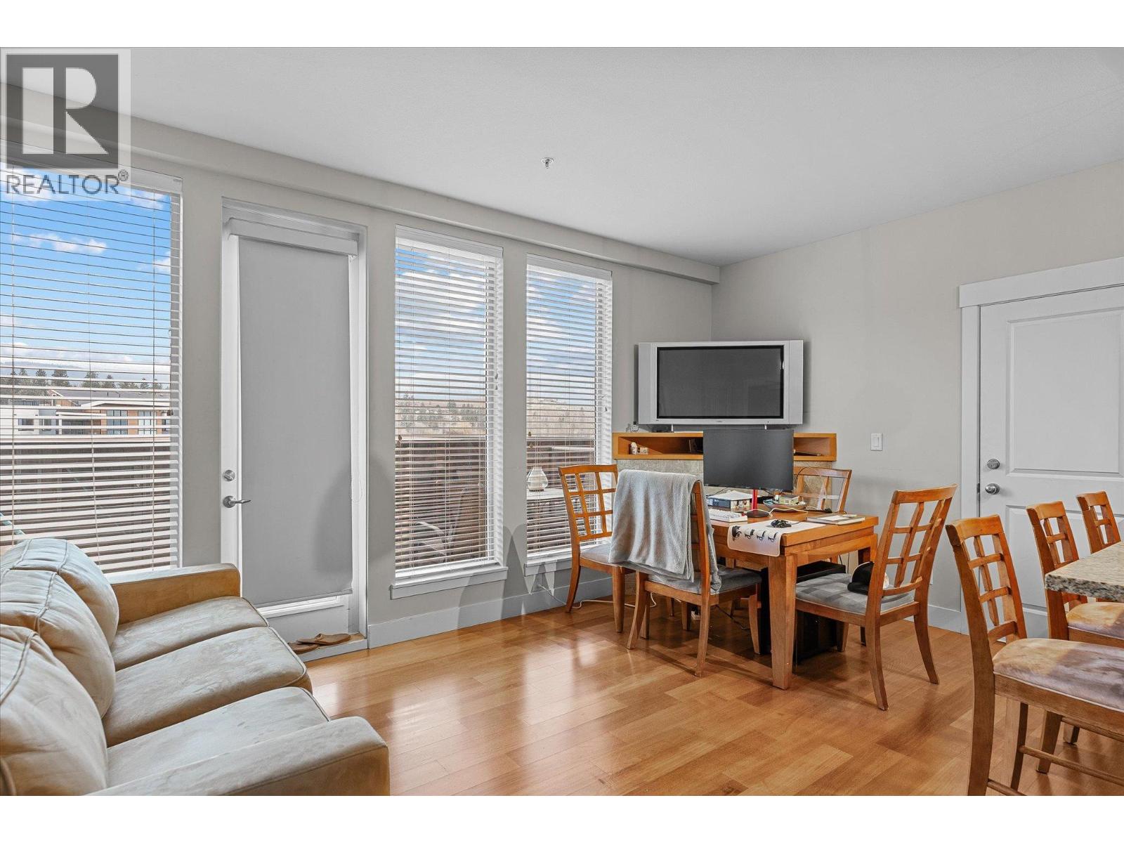 4205 Gellatly Road Unit# 301