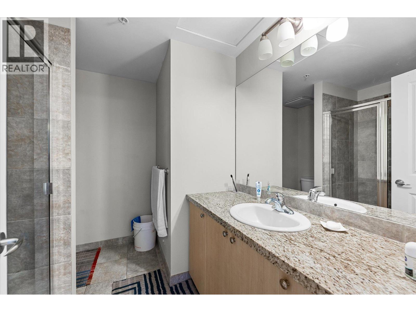 4205 Gellatly Road Unit# 301