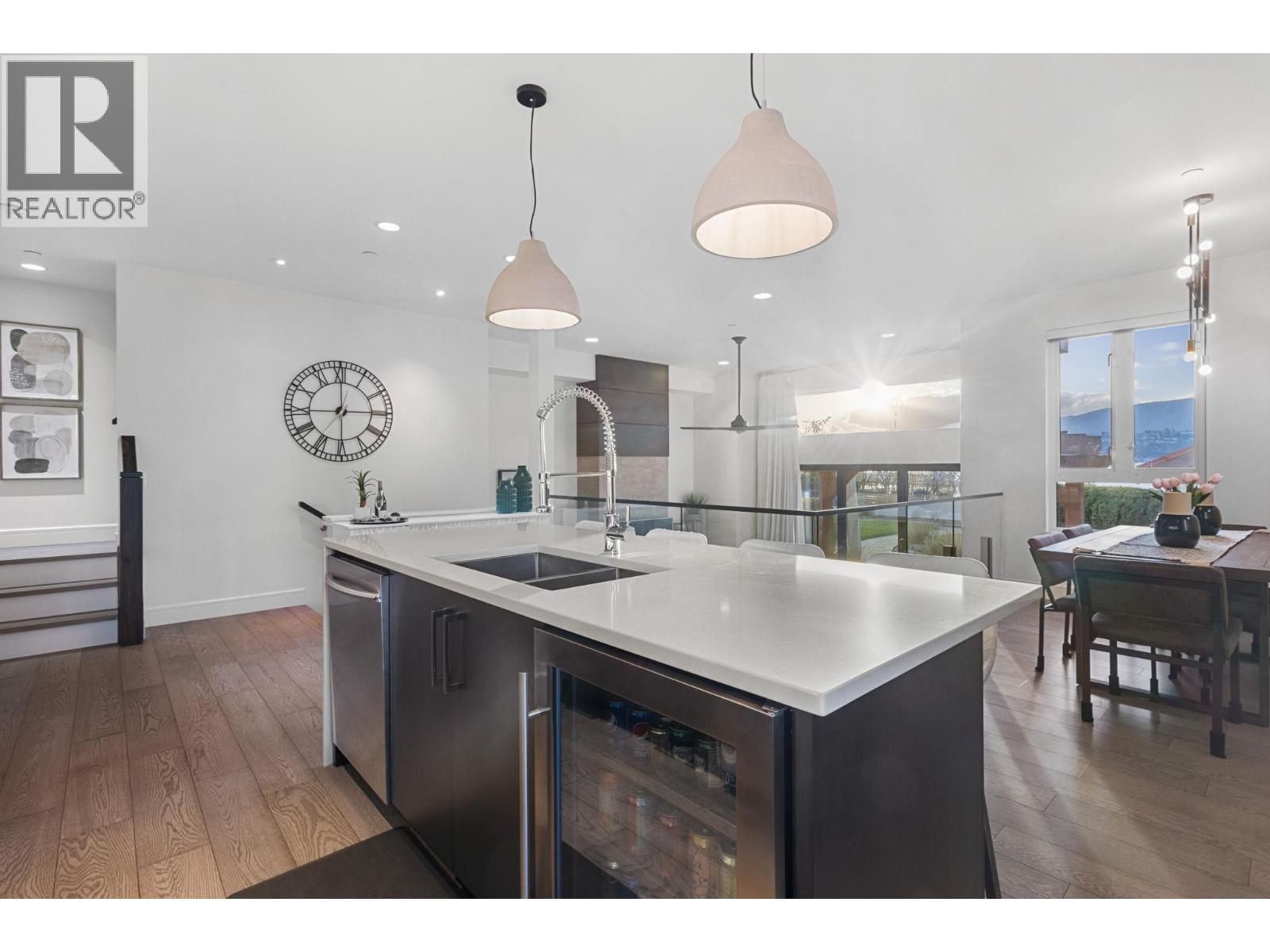3756 Lakeshore Road Unit# 5